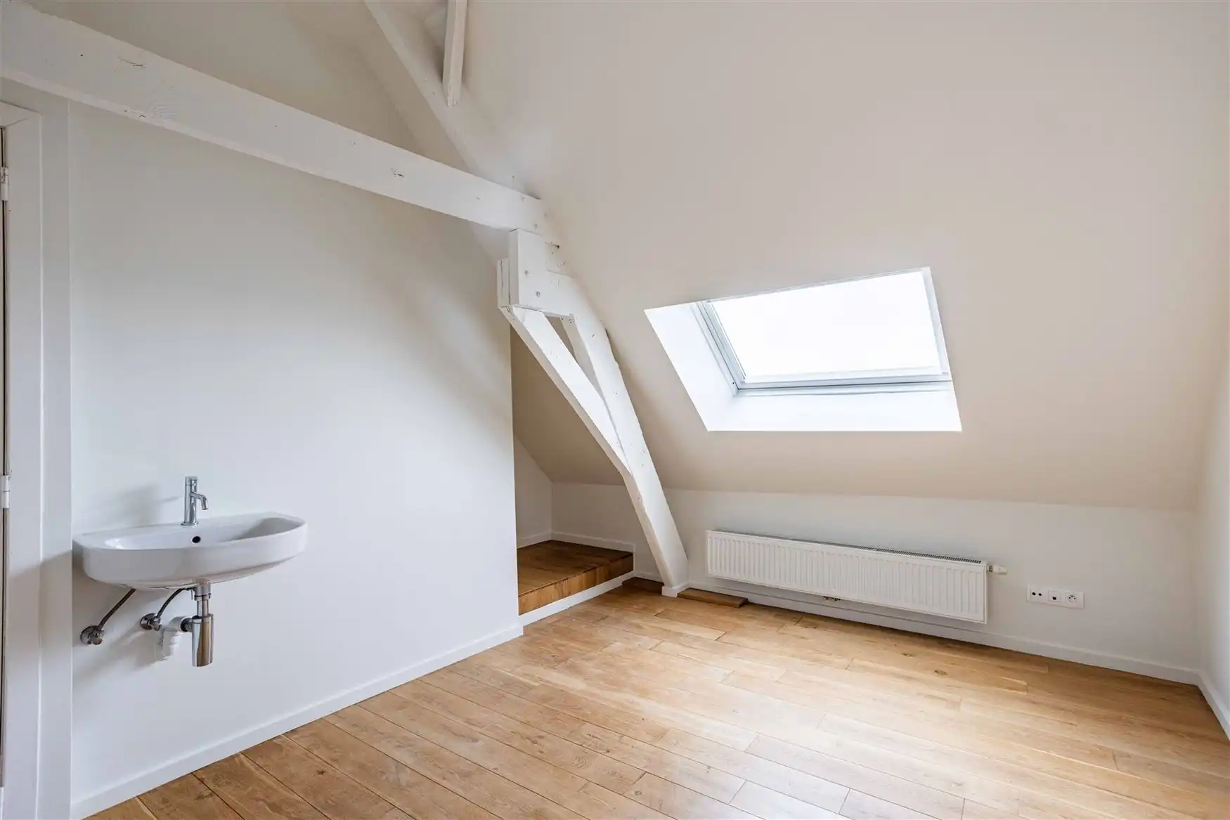 Instapklare woning met 4 kamers en koer in Gent foto 23