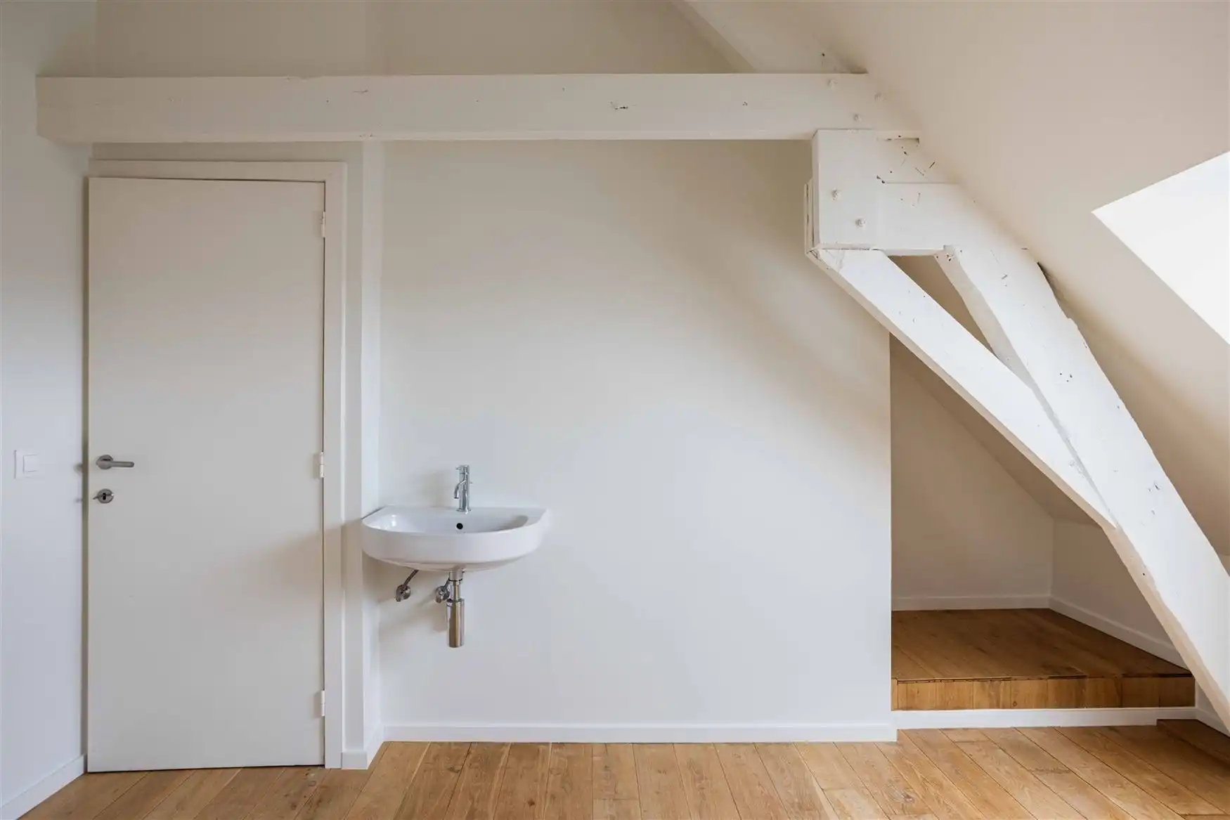 Instapklare woning met 4 kamers en koer in Gent foto 23