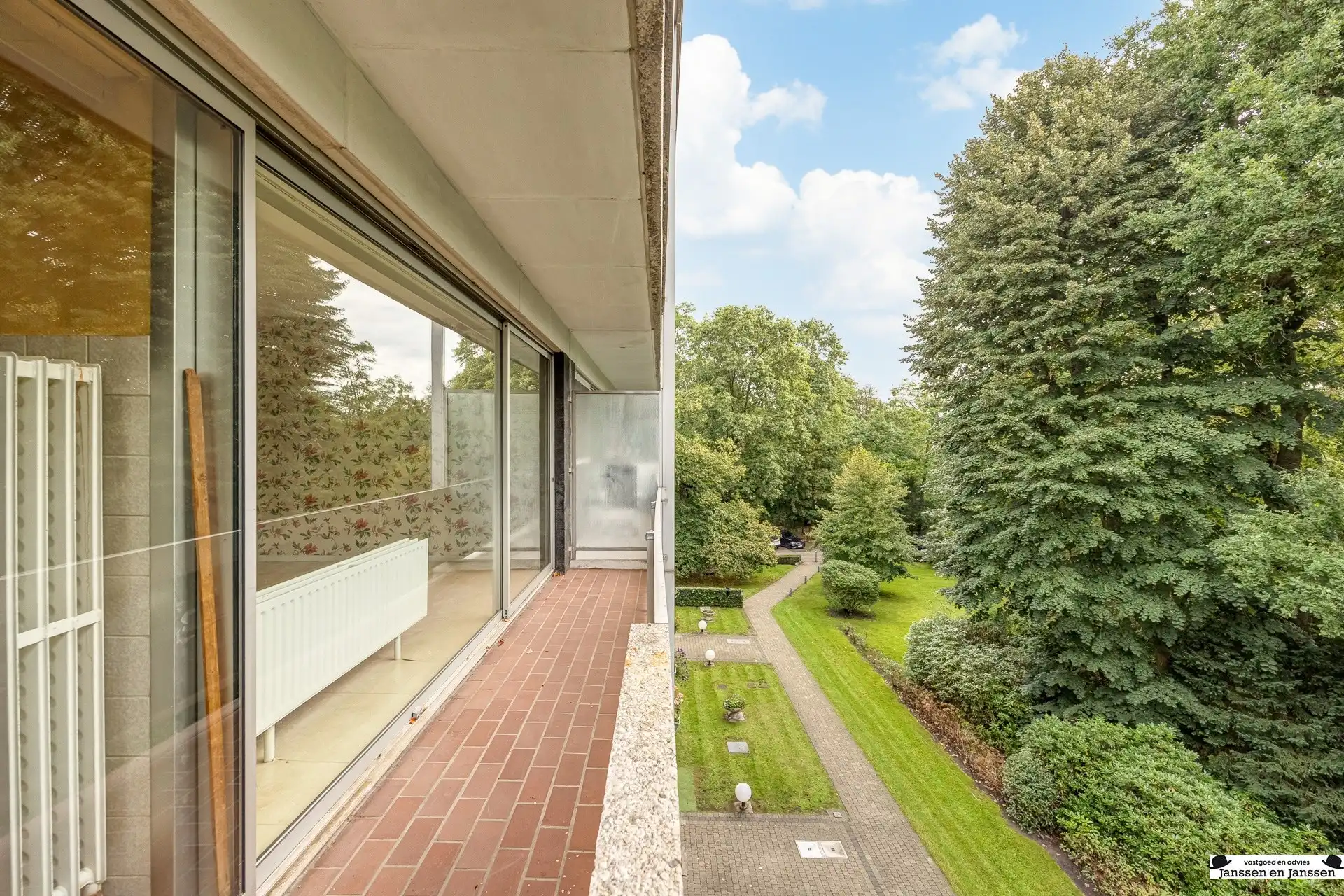 Te renoveren twee slaapkamer appartement! foto 17