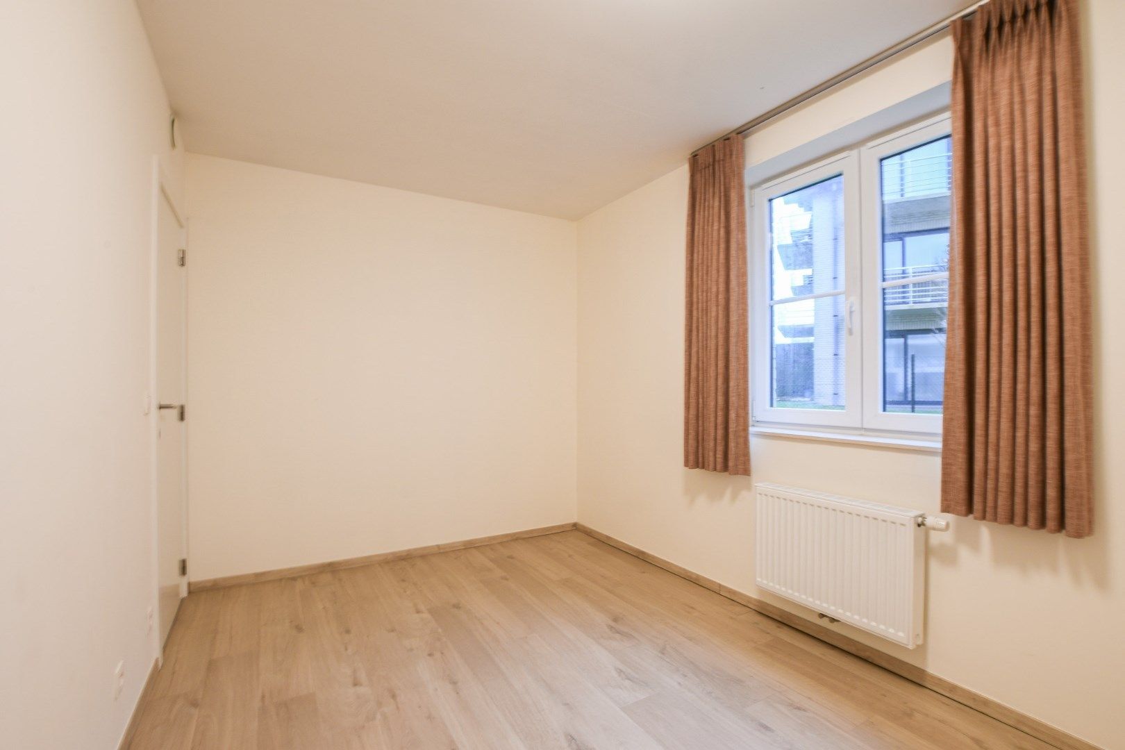 Gelijkvloers appartement te huur met 2 slaapkamers en ruime tuin!  foto 12