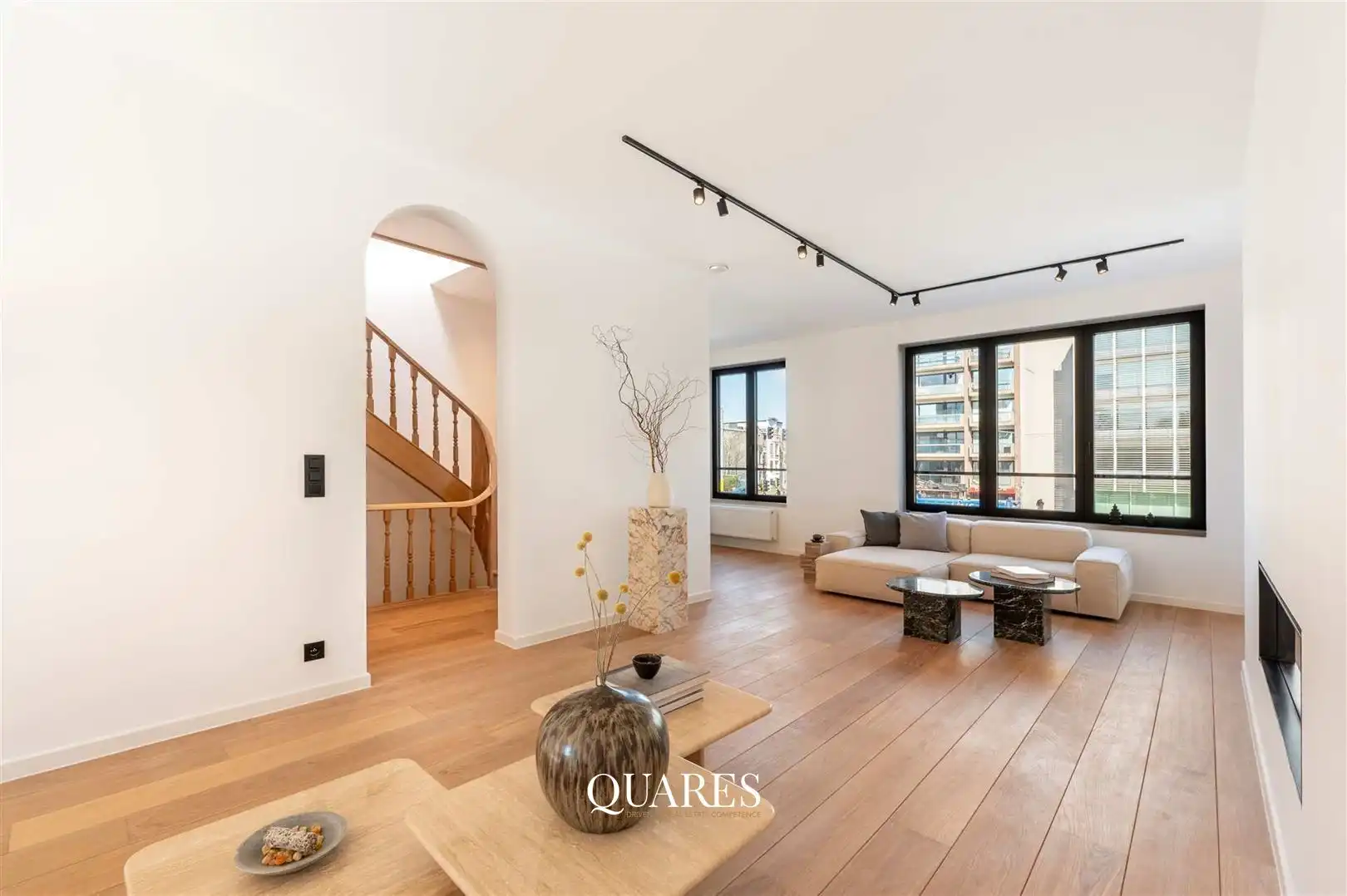 Prachtig gerenoveerde woning met 4 slaapkamers en zuidwest georiënteerde tuin in Pulhofwijk foto 3