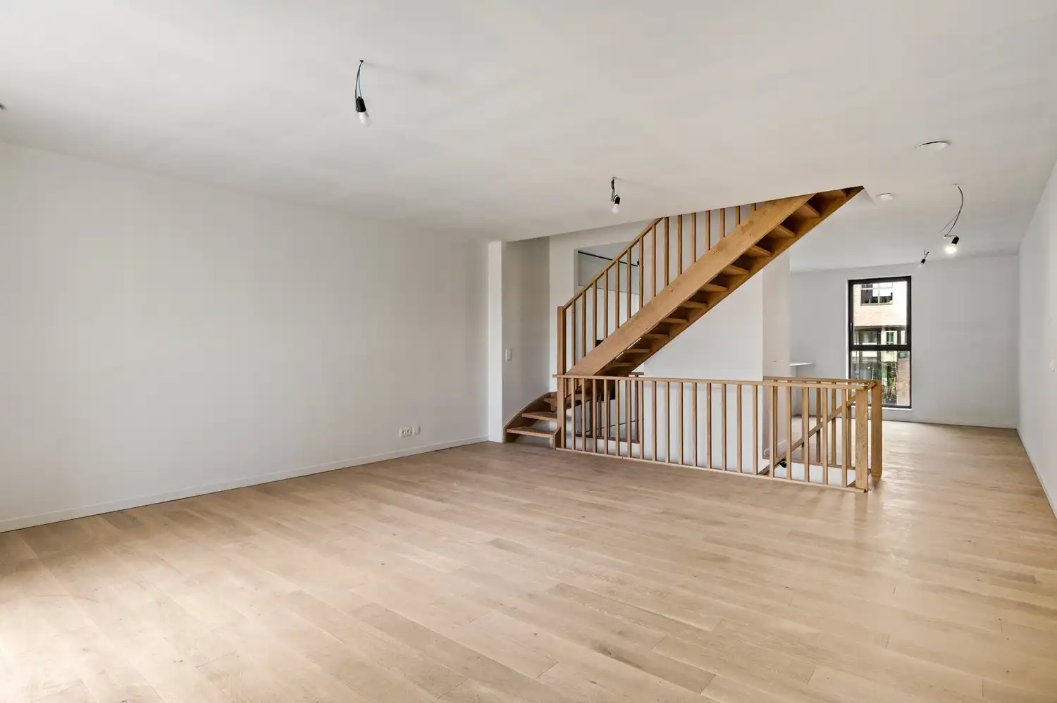 Nieuwbouwwoning met 5 slaapkamers en 2 terrassen in Lier foto {{pictureIndex}}