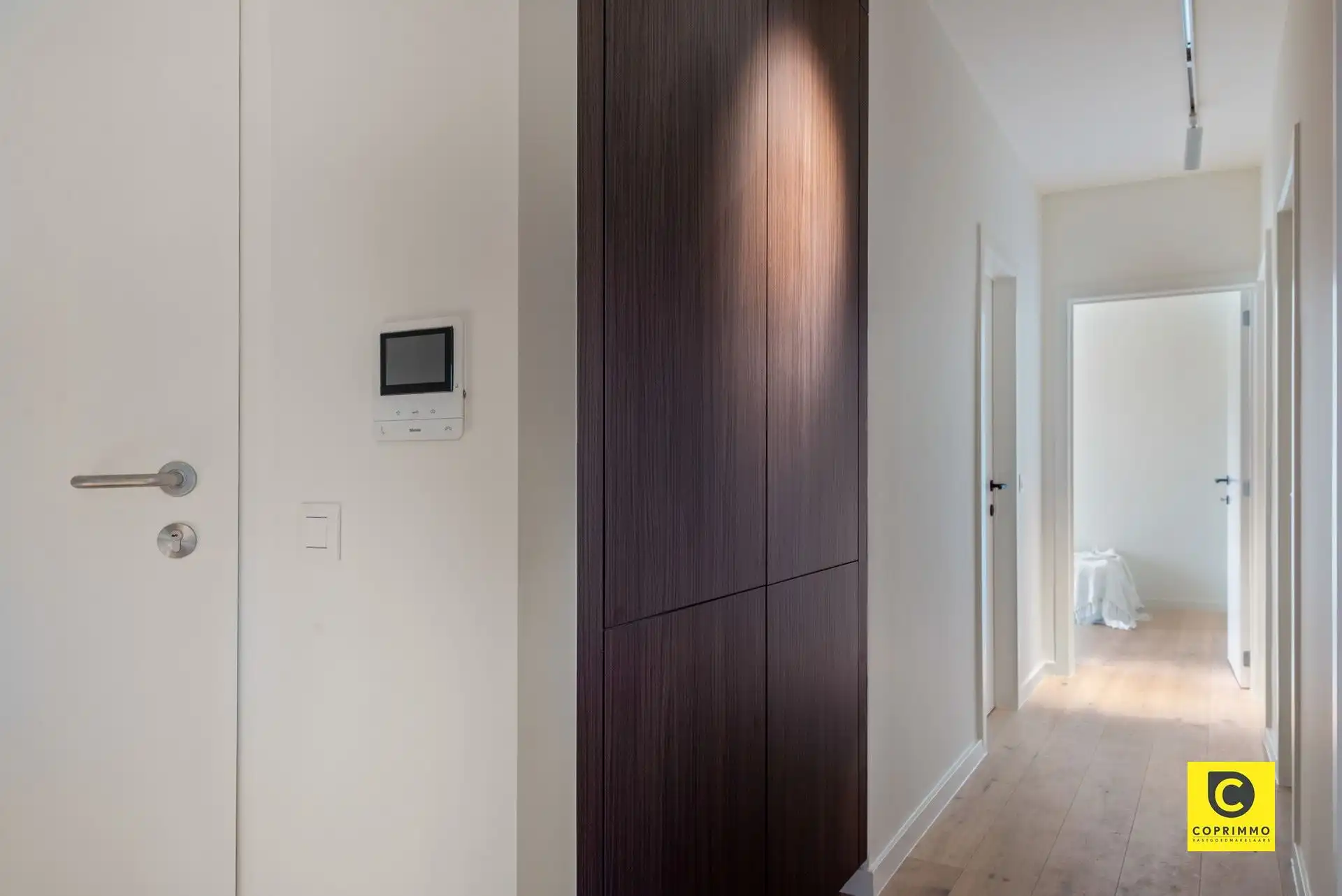 Prachtig gerenoveerd 3 slaapkamer appartement op toplocatie! foto 10