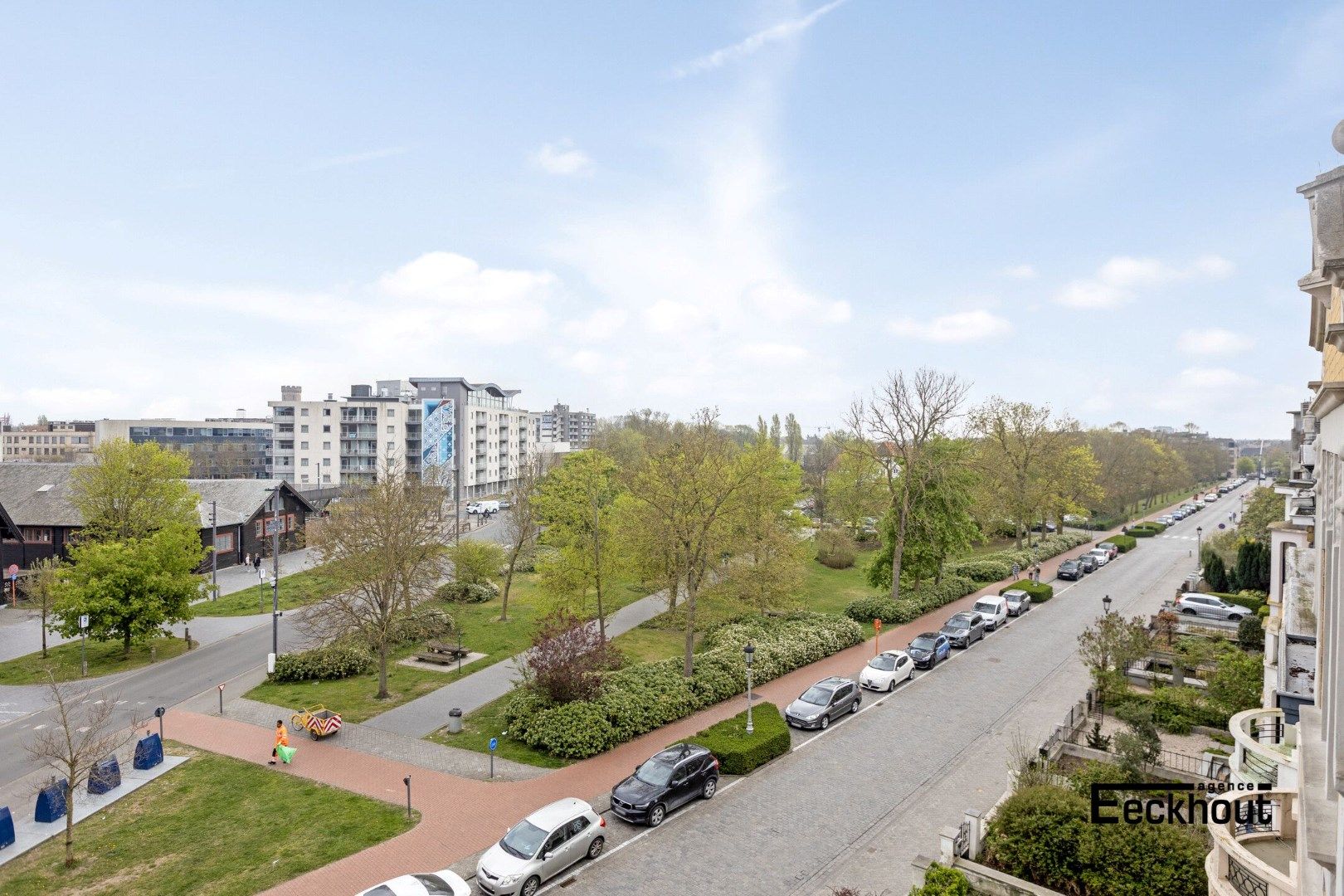 Lichtrijk en ruim appartement op gegeerde locatie foto 4