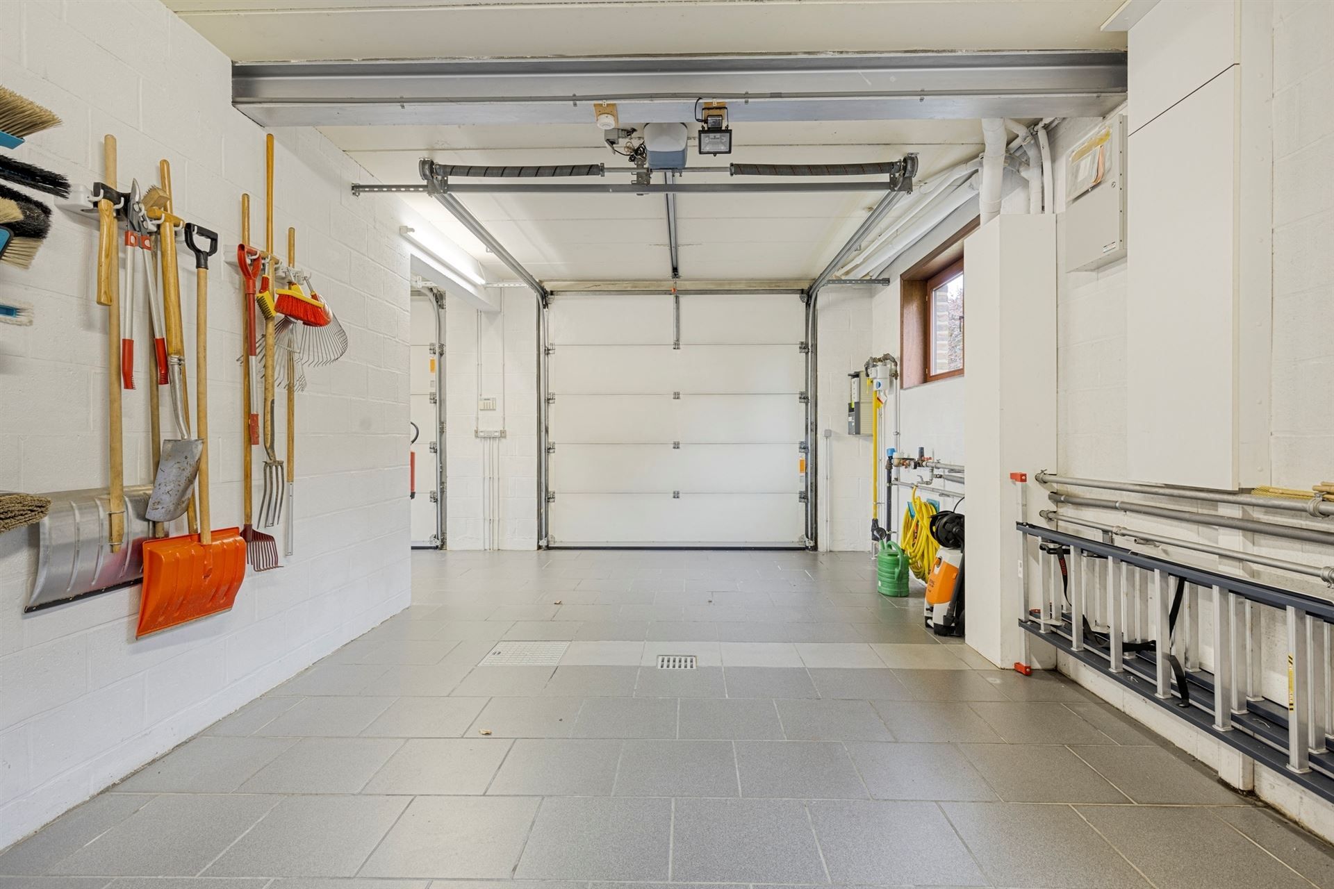 Klassieke & perfect onderhouden villa met veel ruimte op goede locatie foto 26