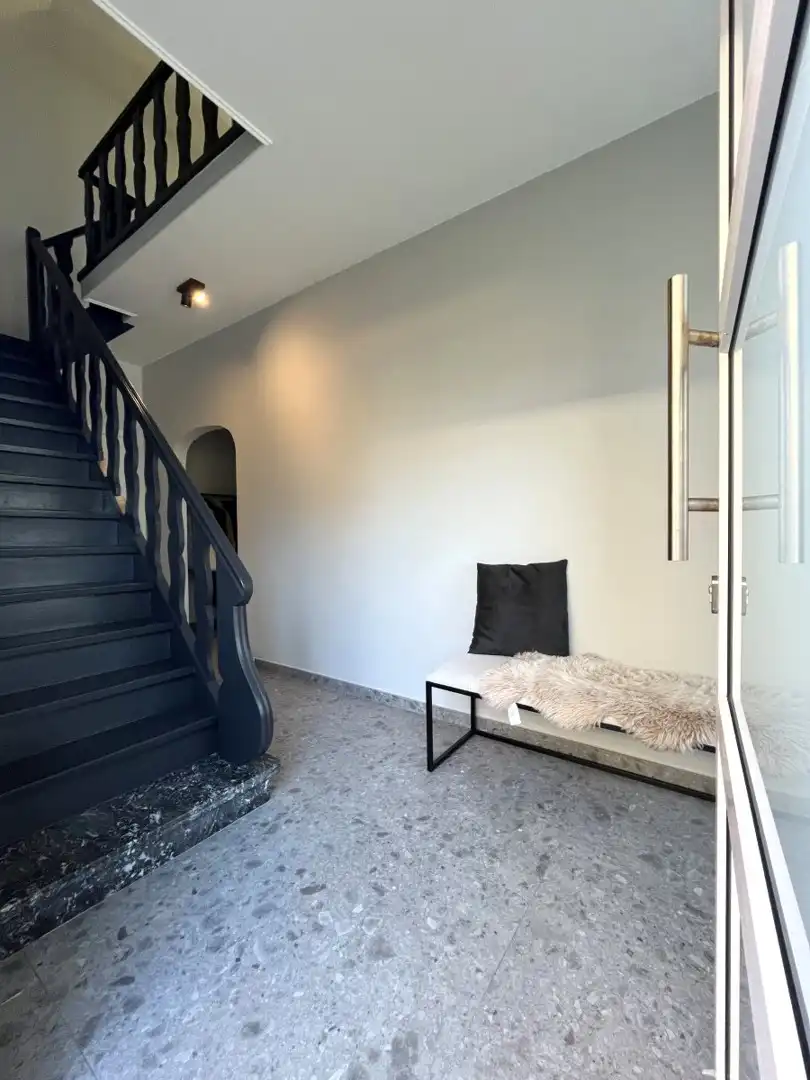 Izegem - Volledig gerenoveerde open bebouwing met zonnige tuin foto 2