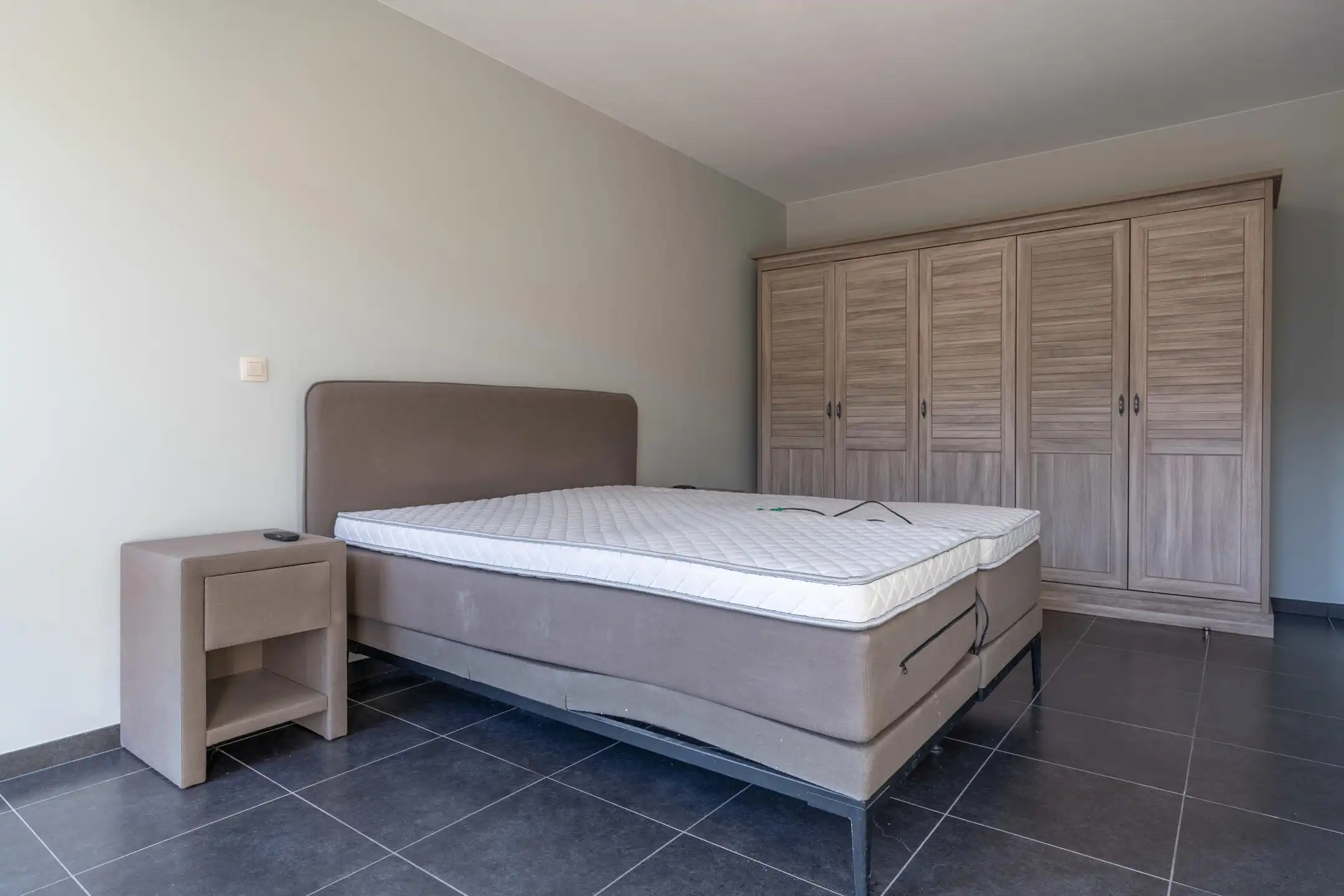 Instapklaar 2-slaapkamer appartement met terras en garagebox foto 15