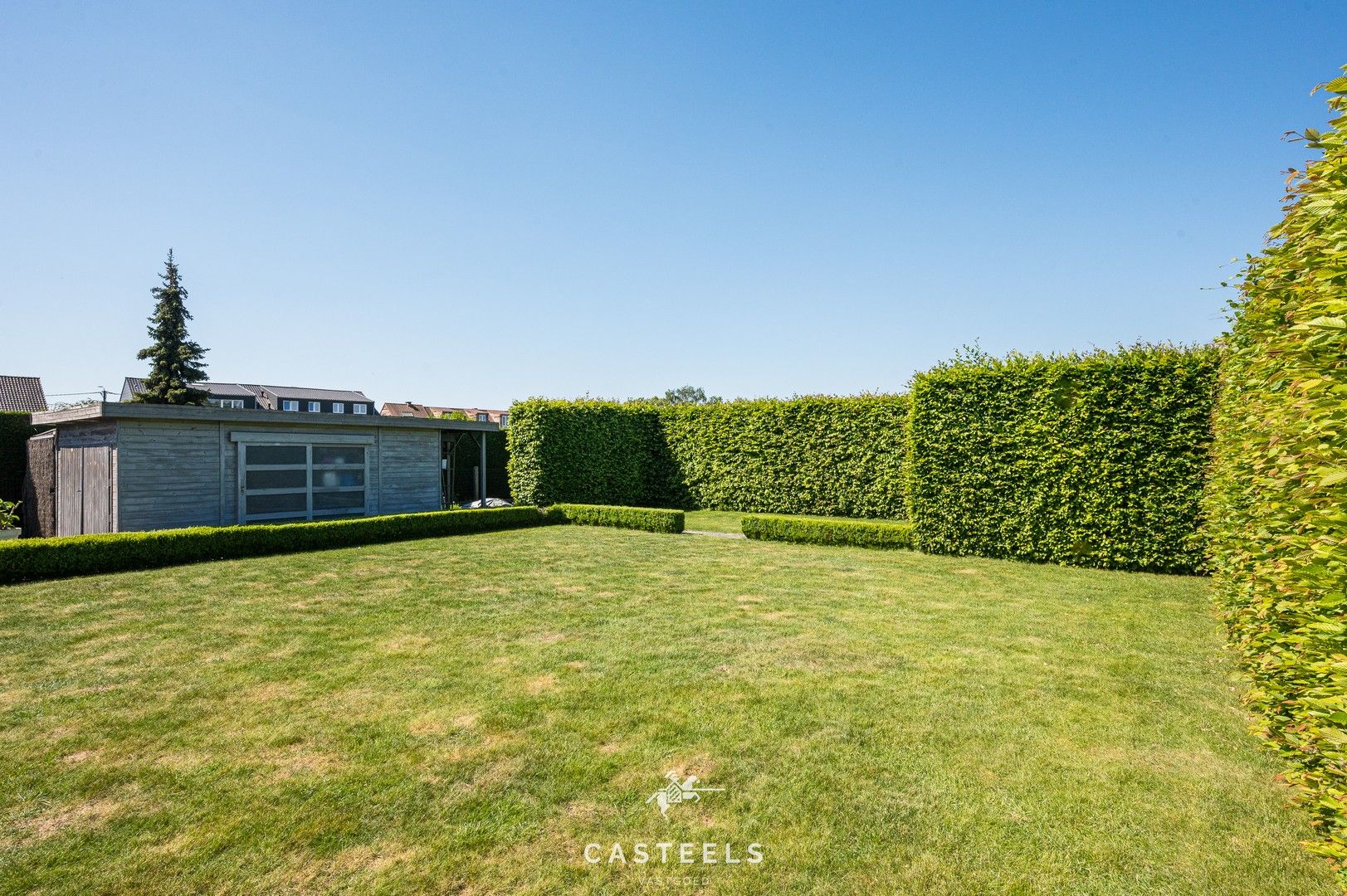 Instapklare bungalow met potentieel op prachtig perceel te koop foto 26