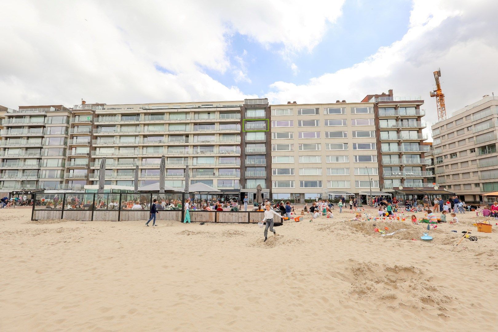 Prachtig appartement met frontaal zeezicht op de zeedijk Oostduinkerke foto 3