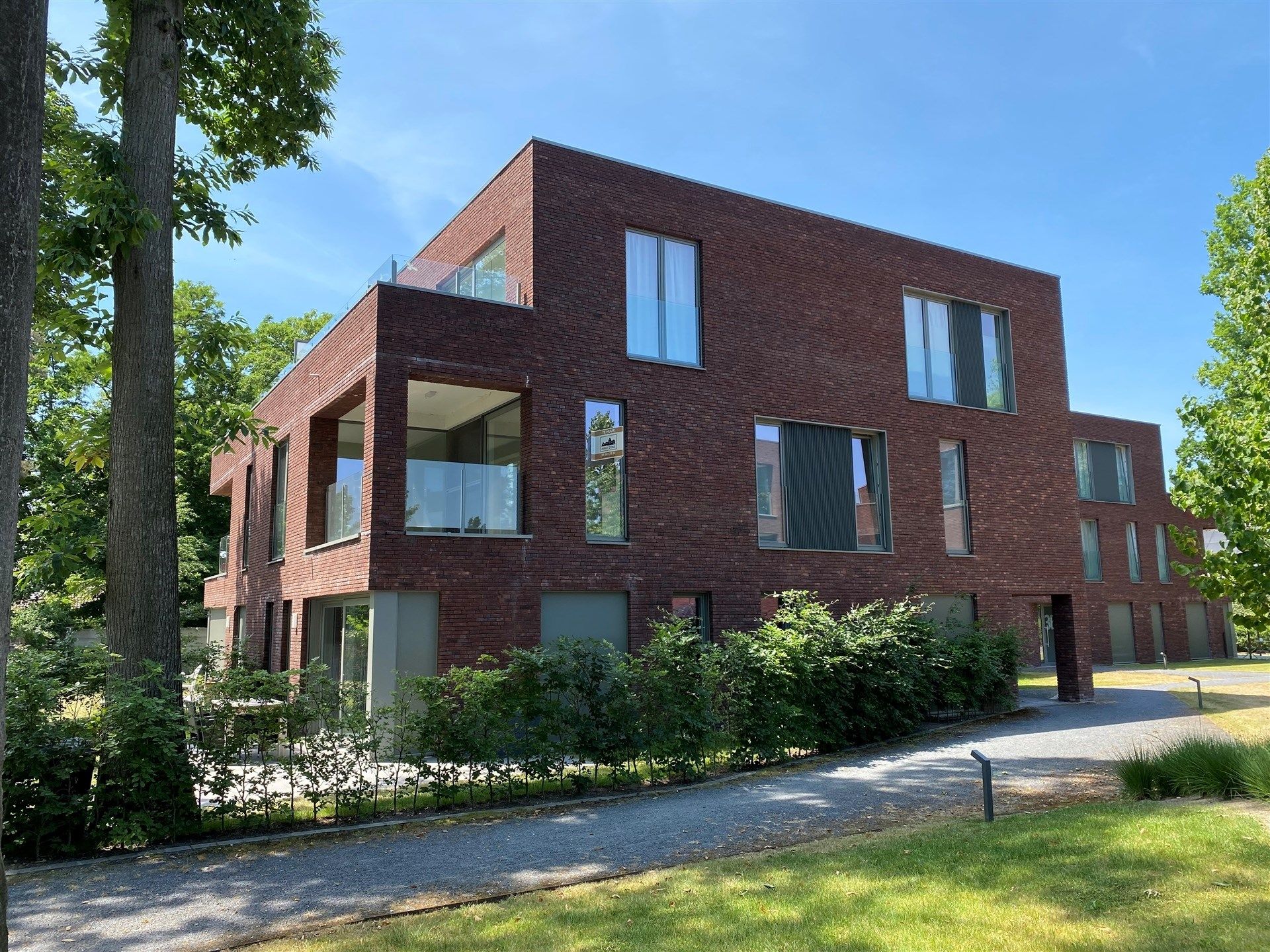 Rustig gelegen appartement met 2 slaapkamers. foto {{pictureIndex}}