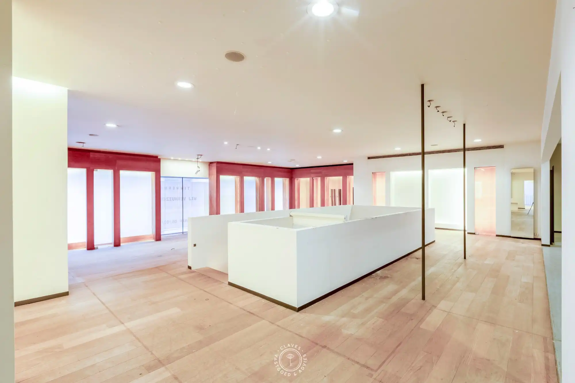 Bijzonder handelspand met een uitzonderlijk opwaarts potentieel en ontsluiting achteraan het perceel. foto 9