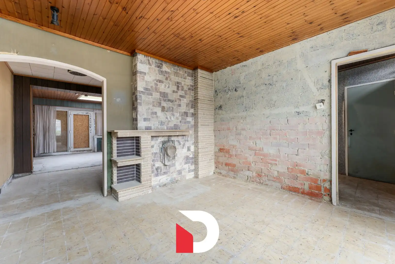 Te renoveren hoekwoning met garage en tuin  foto 2