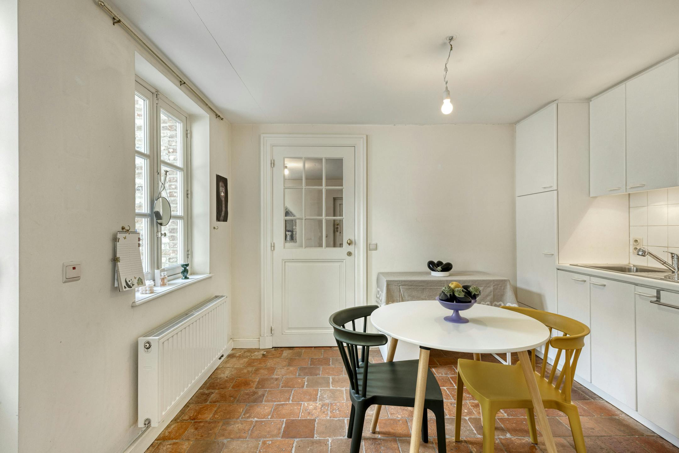 Charmevol huis met 2 slaapkamers en stadskoer in hartje Brugge foto 5
