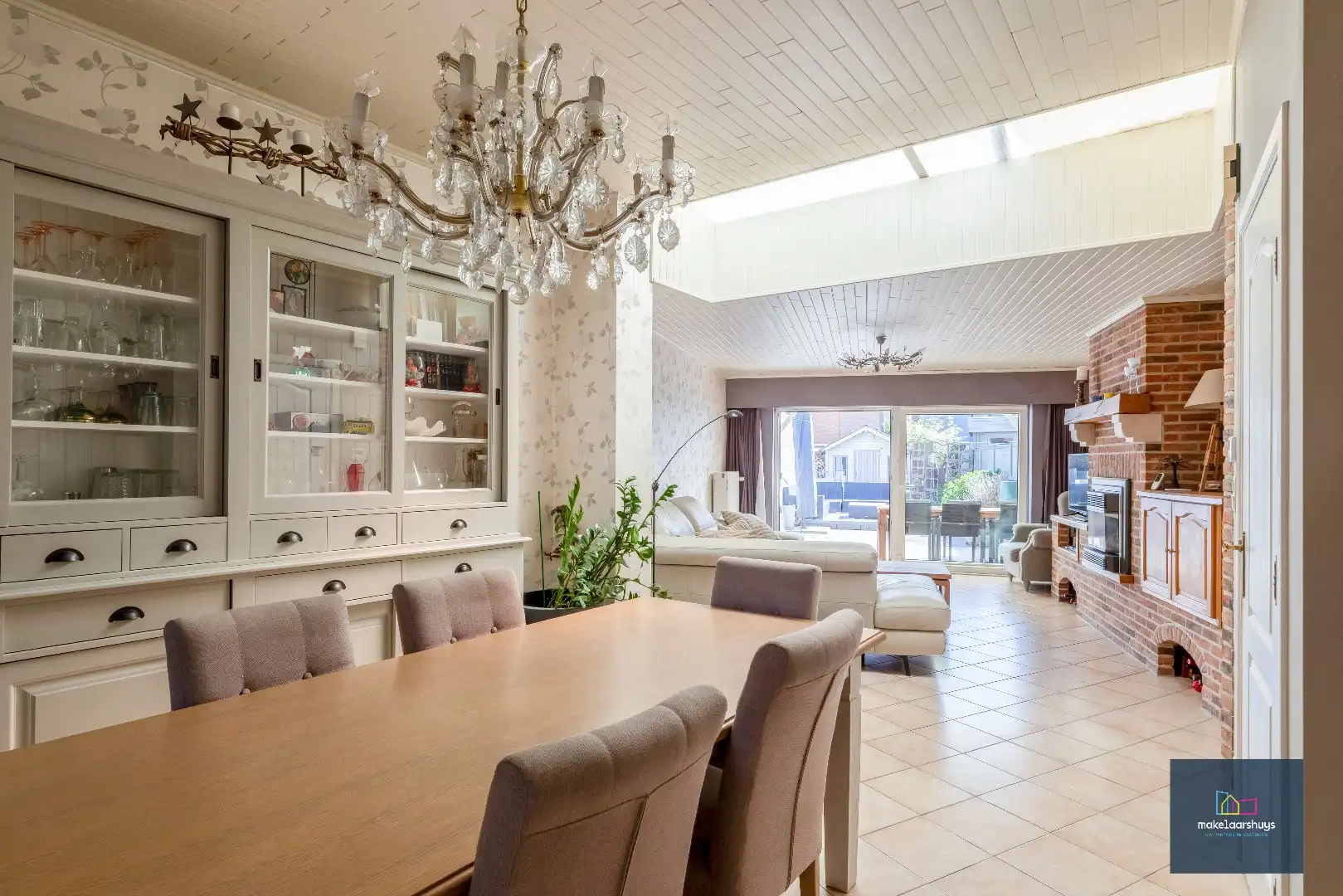 Goed onderhouden en ruime woning in rij met tuin/terras te Wondelgem foto 2