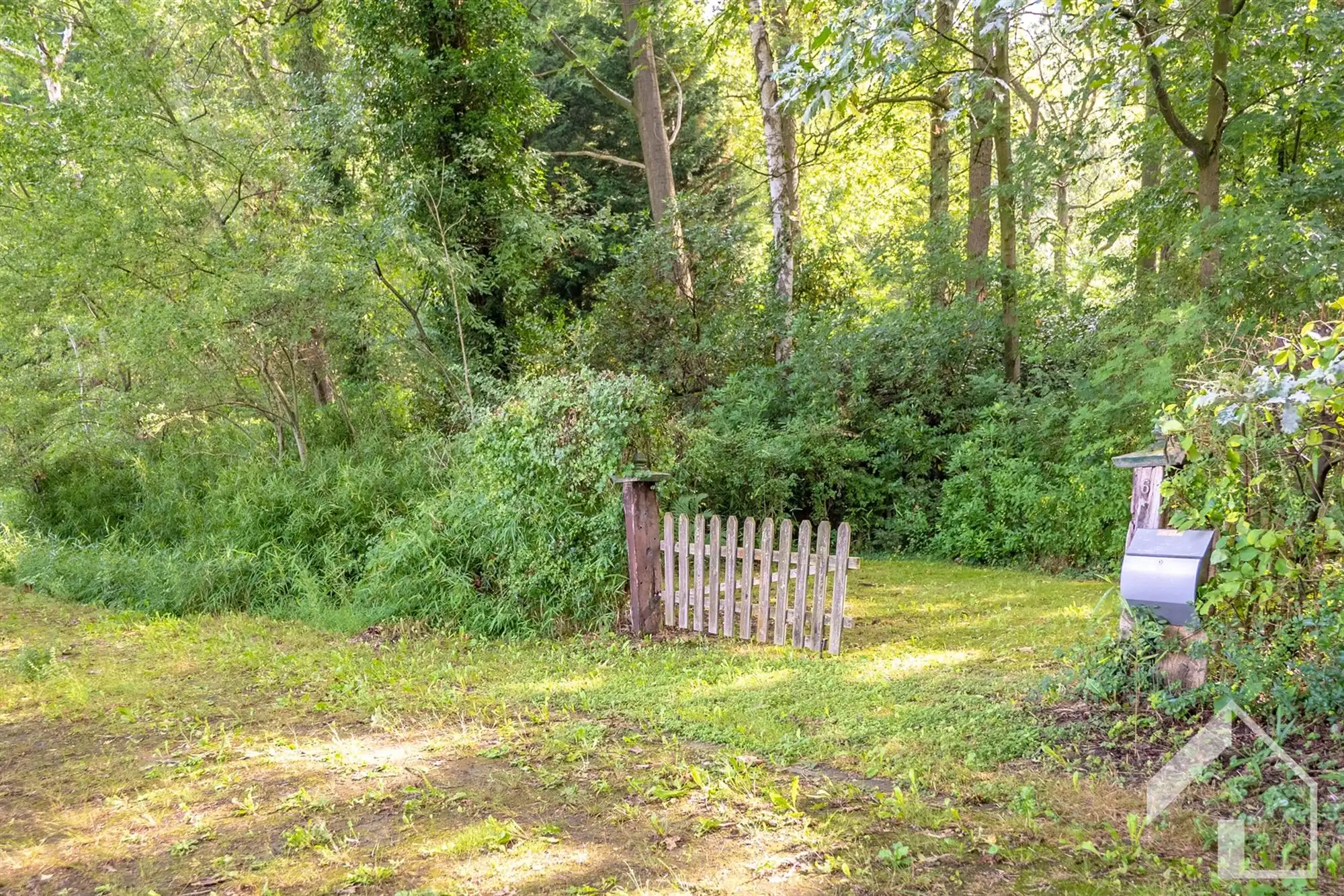 Recreatiegrond in het groen foto {{pictureIndex}}