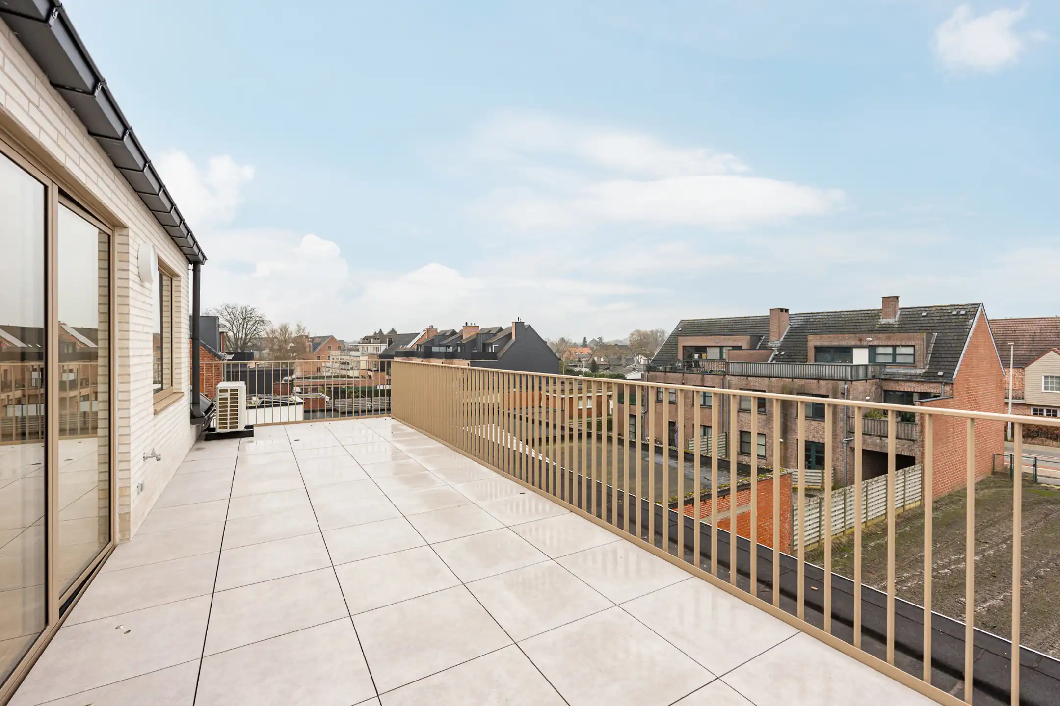 Nieuwbouw penthouse met 1 slaapkamer en groot terras foto 5