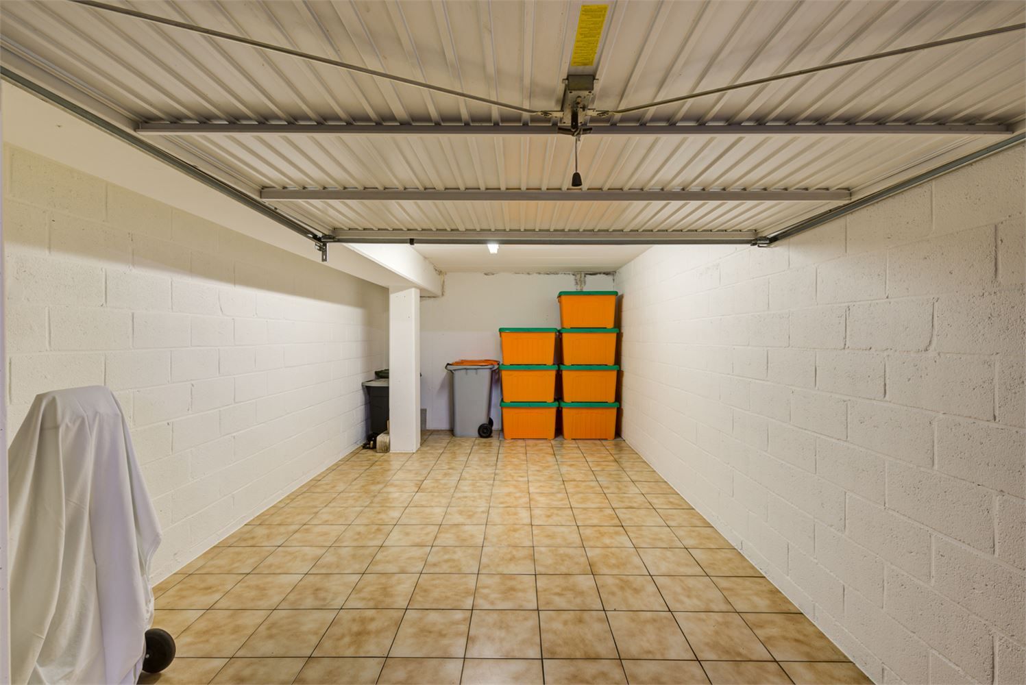 INSTAPKLAAR APPARTEMENT MET 2 SLAAPKAMERS EN GARAGE TE OPGRIMBIE foto 9