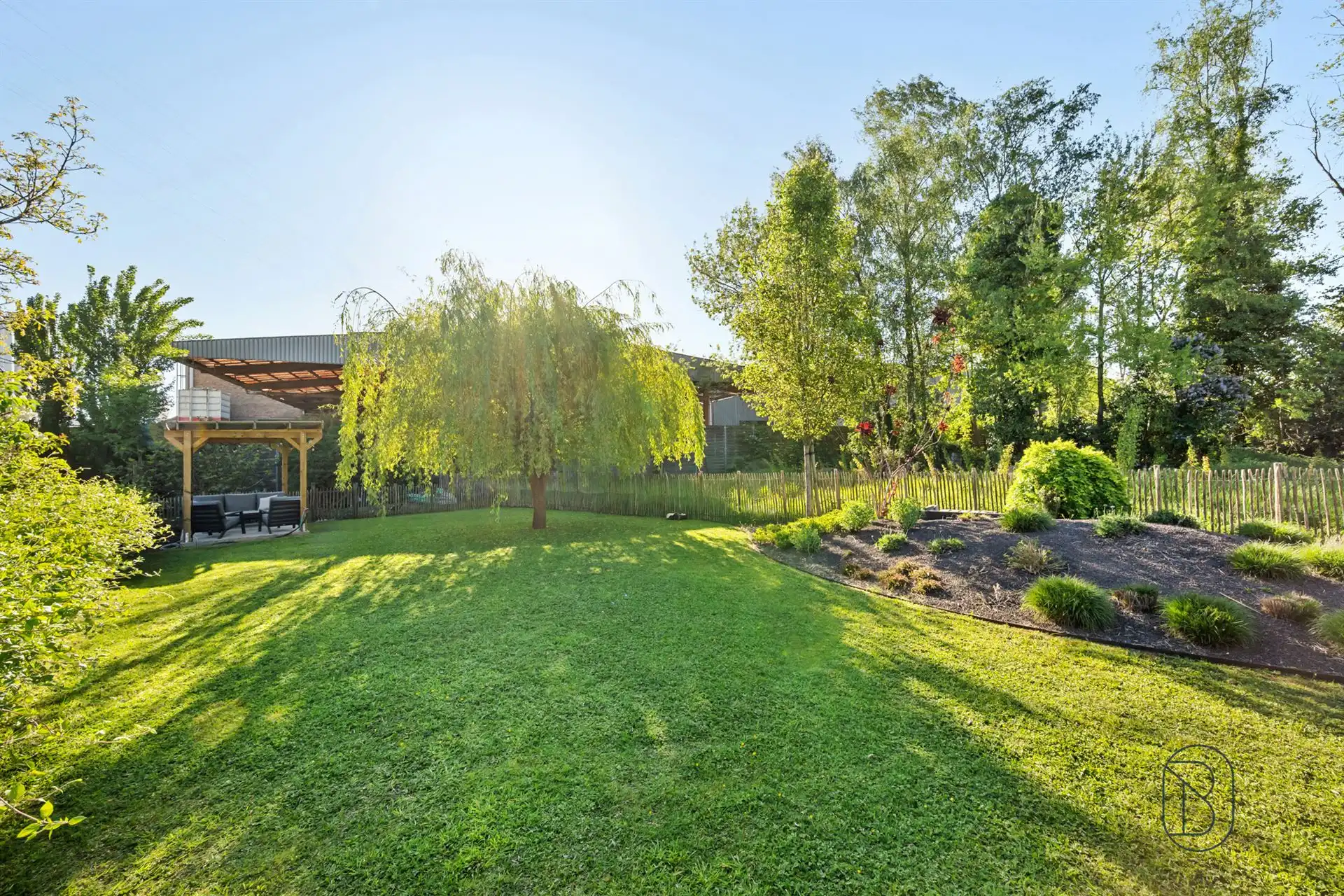 Ruime, instapklare HOB met tuin en multifunctionele garage! foto 3