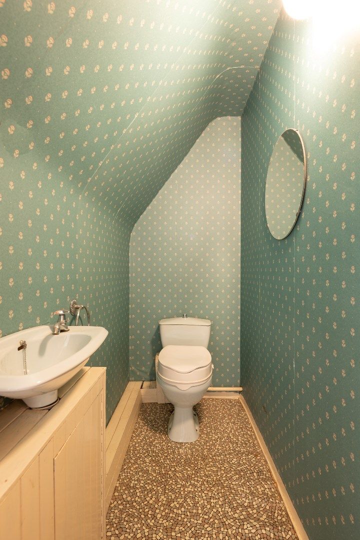 Deze ruime, te renoveren woning wordt verkocht. foto 29