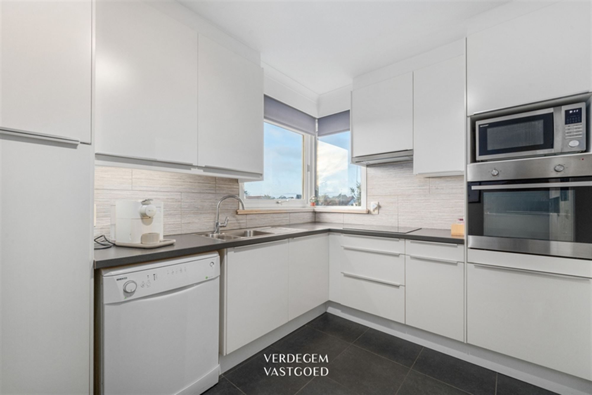 Klassevol en instapklaar appartement met 1 slpk, terras en autostaanplaats op een topligging foto 6