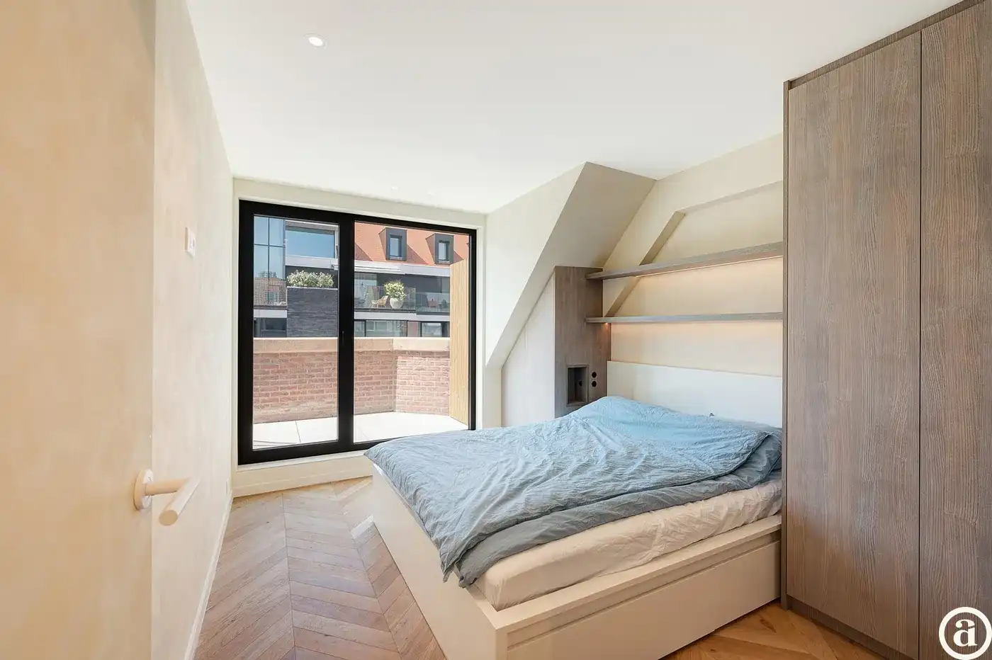 Prachtig gerenoveerd duplex hoekappartement nabij de Lippenslaan foto 18