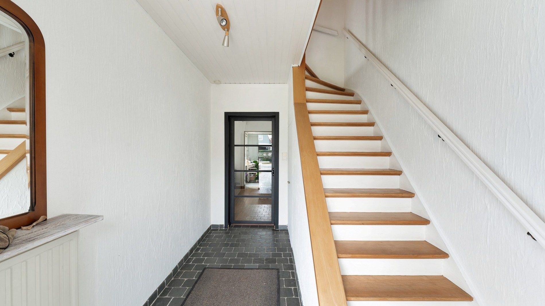 Woning met een leuke binnentuin en garage te Knokke foto 10