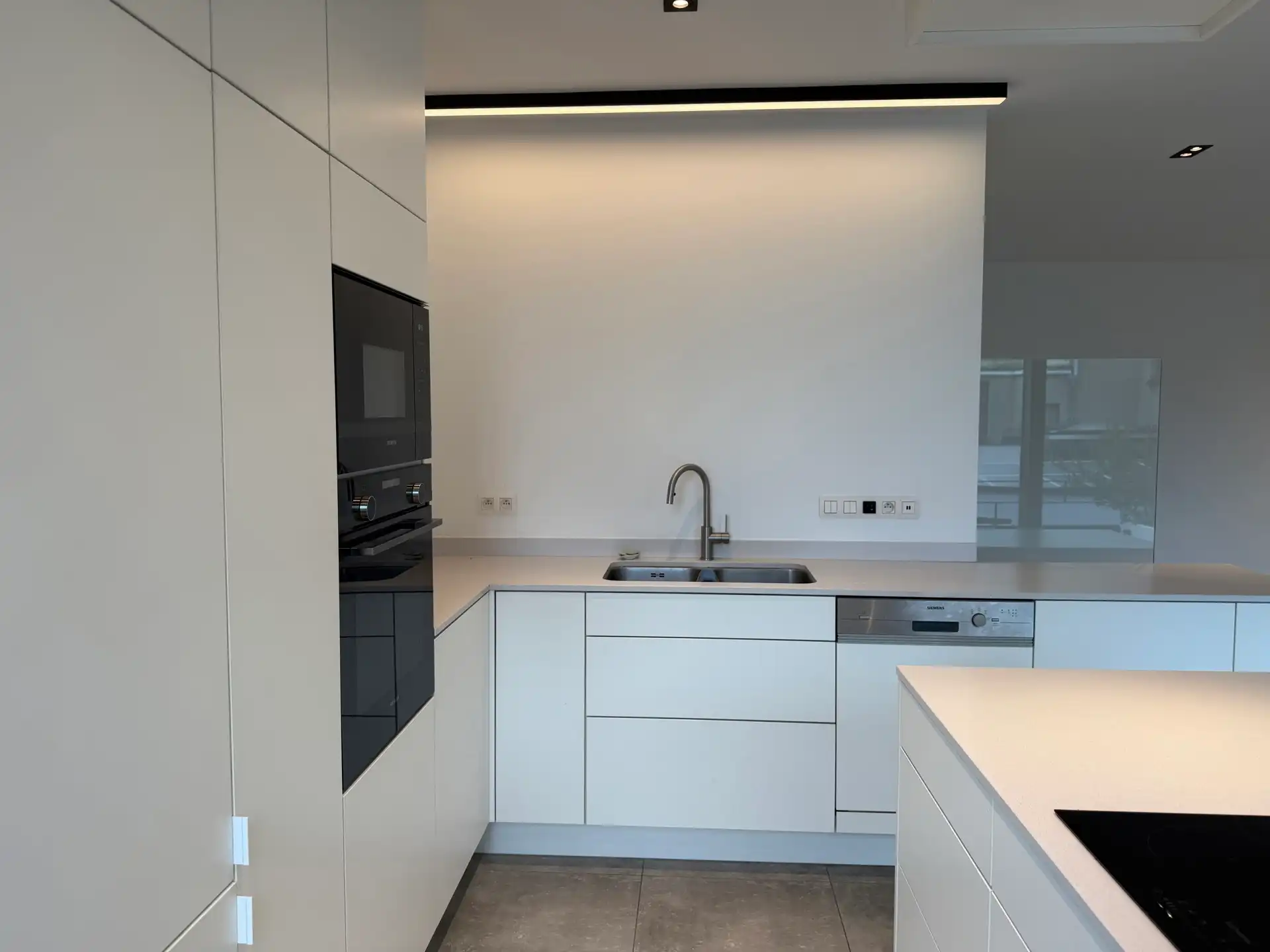 Prachtig gerenoveerd BEN- appartement met 2 slaapkamers en mooi terras te Antwerpen Berchem foto 6