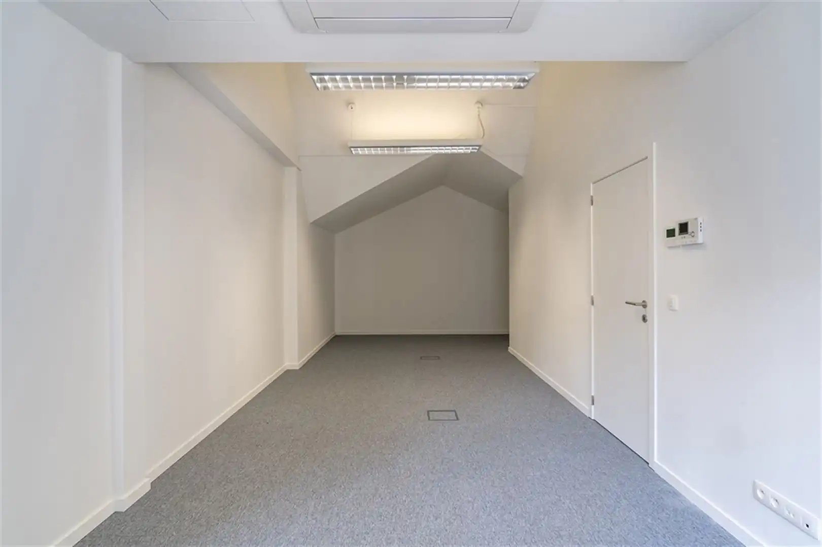 Kantoorgebouw op toplocatie in Hasselt met authentieke uitstraling foto 5