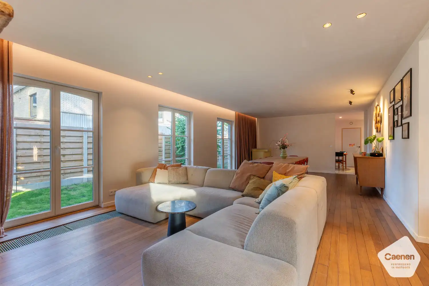 Prachtige smaakvolle gerenoveerde villa met uniek bijgebouw op een perceel van 2021m²  en 5 slaapkamers. foto 6