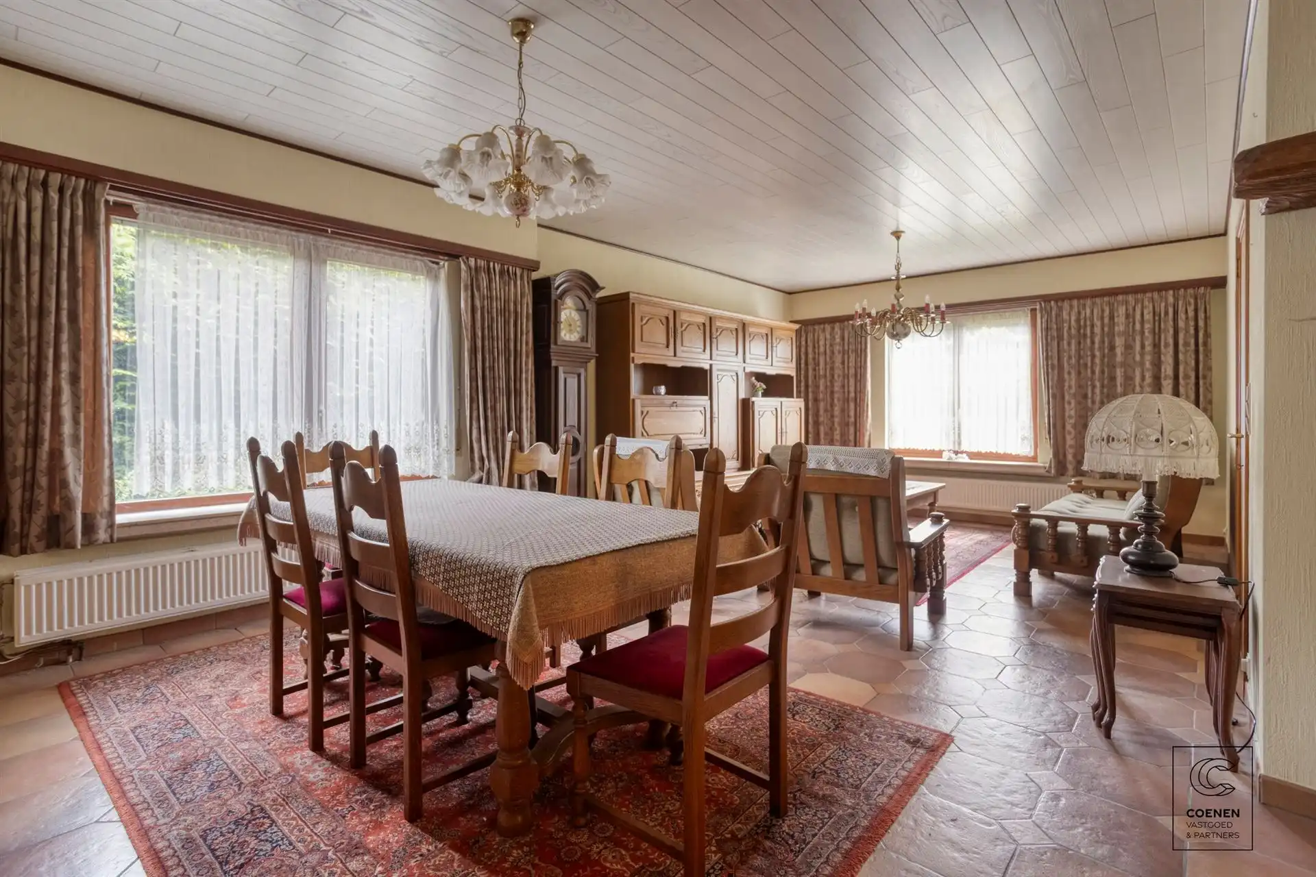 Zeer ruime HOB met schitterende tuin op een toplocatie foto 3
