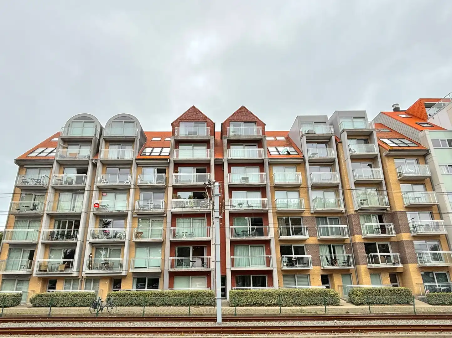 Zonnig appartement met slaapkamer en slaaphoek. foto 11