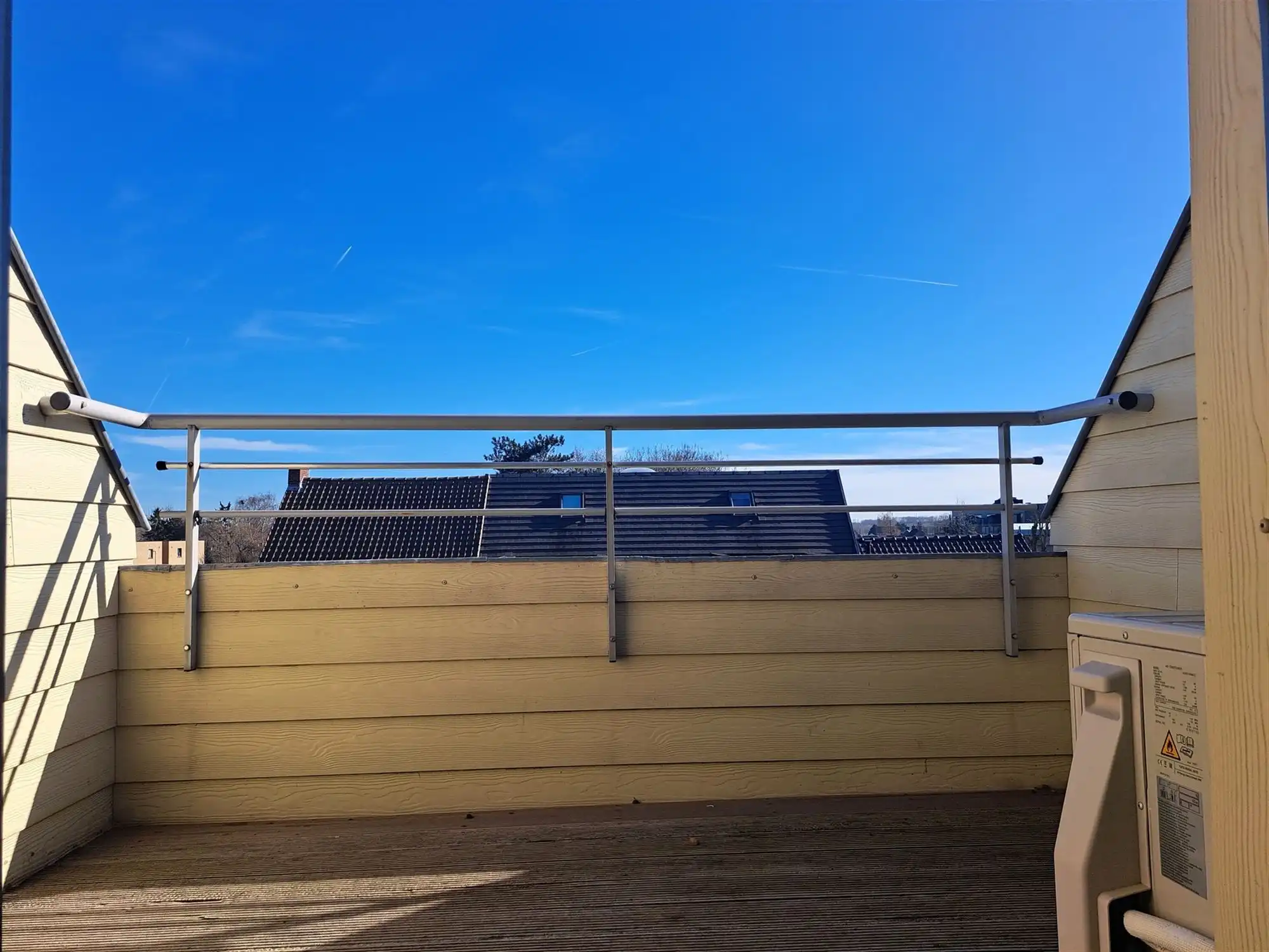 Ruim en lichtrijk dakappartement met 2 slaapkamers en ondergrondse autostaanplaats foto 7