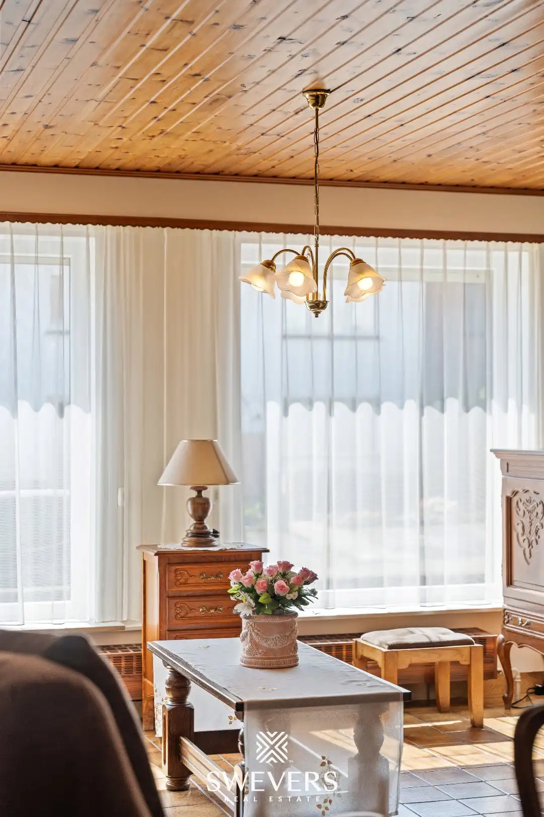 Uitstekend gelegen woning met 4 slaapkamers en mooie tuin foto 3