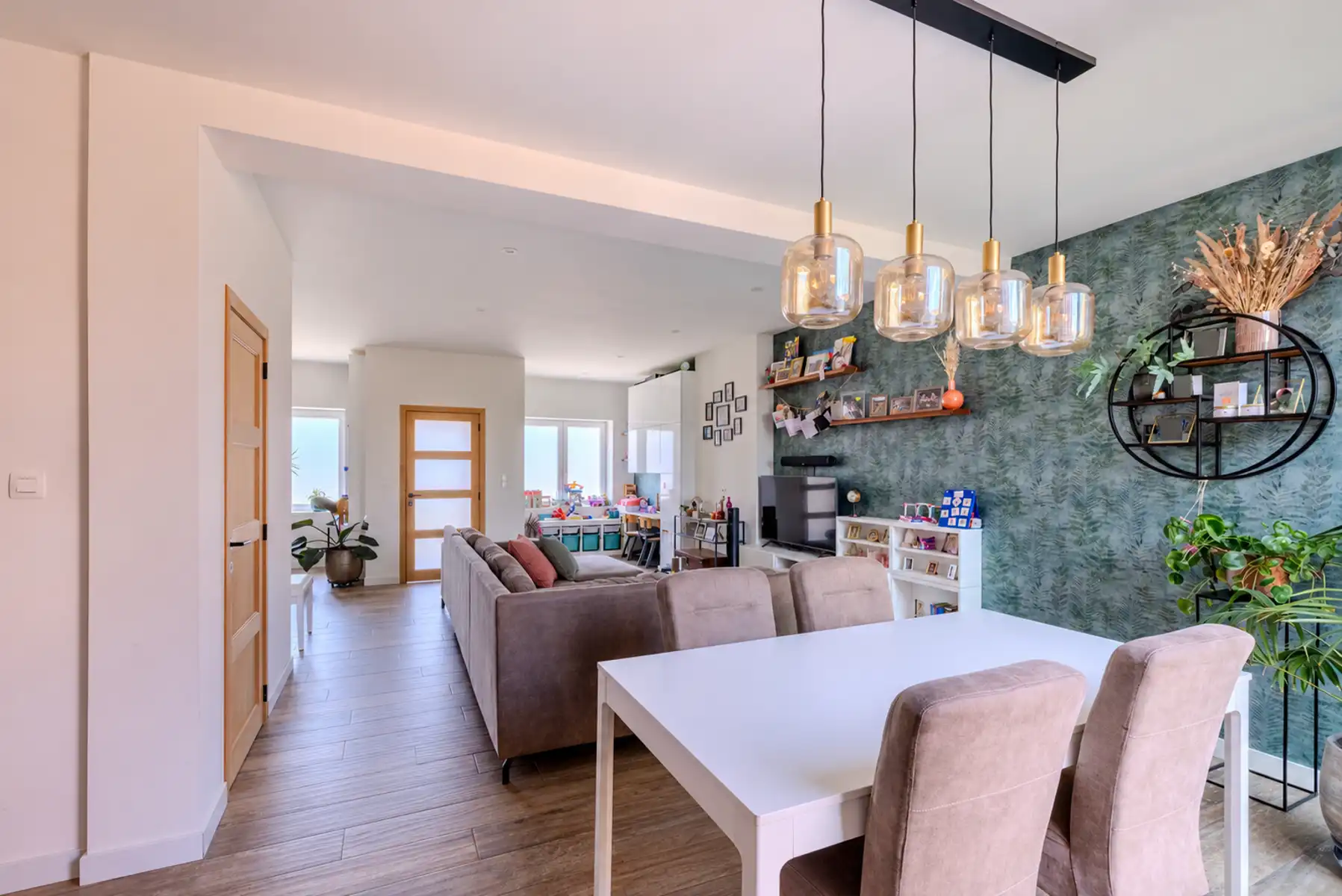 Gerenoveerde woning met tuin via servitude bereikbaar met 3 slpks foto 4