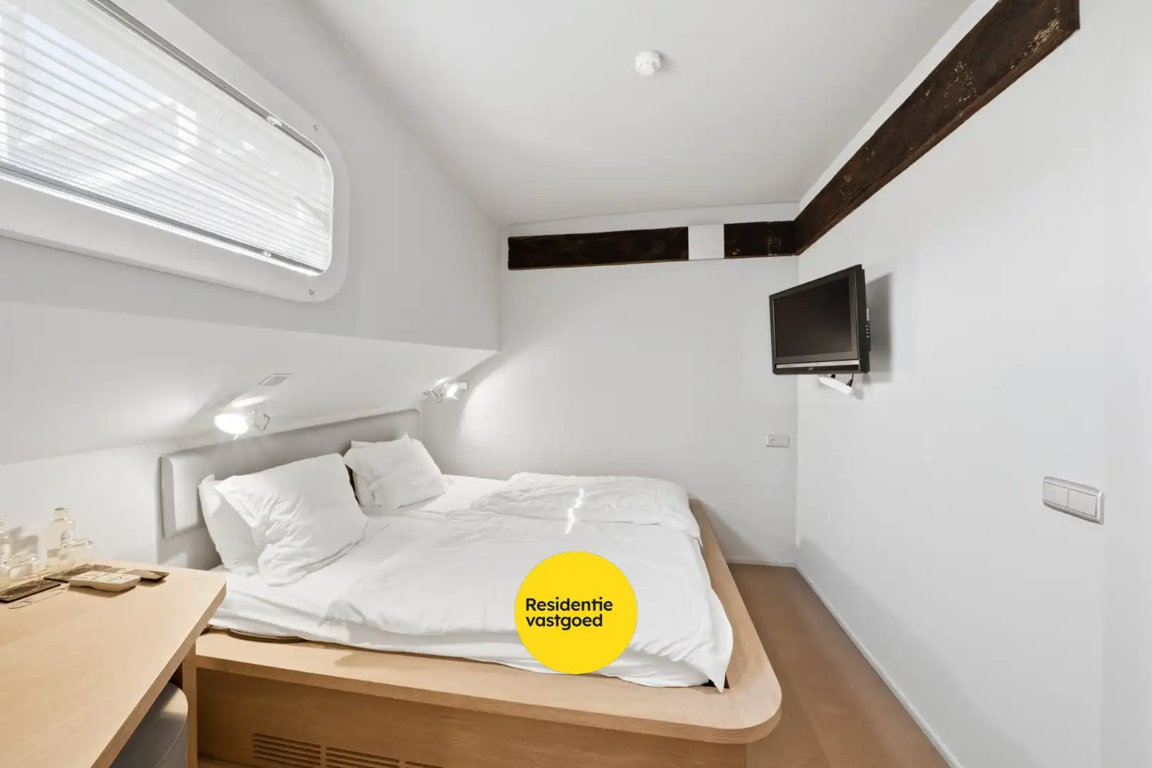 Unieke woonboot met B&B en vergunde ligplaats in Plassendale foto 32