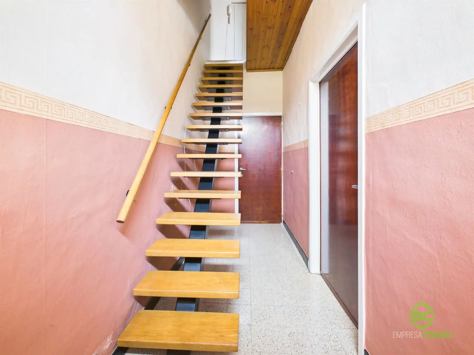 Centraal gelegen te renoveren woning in Kortenbos! foto 5