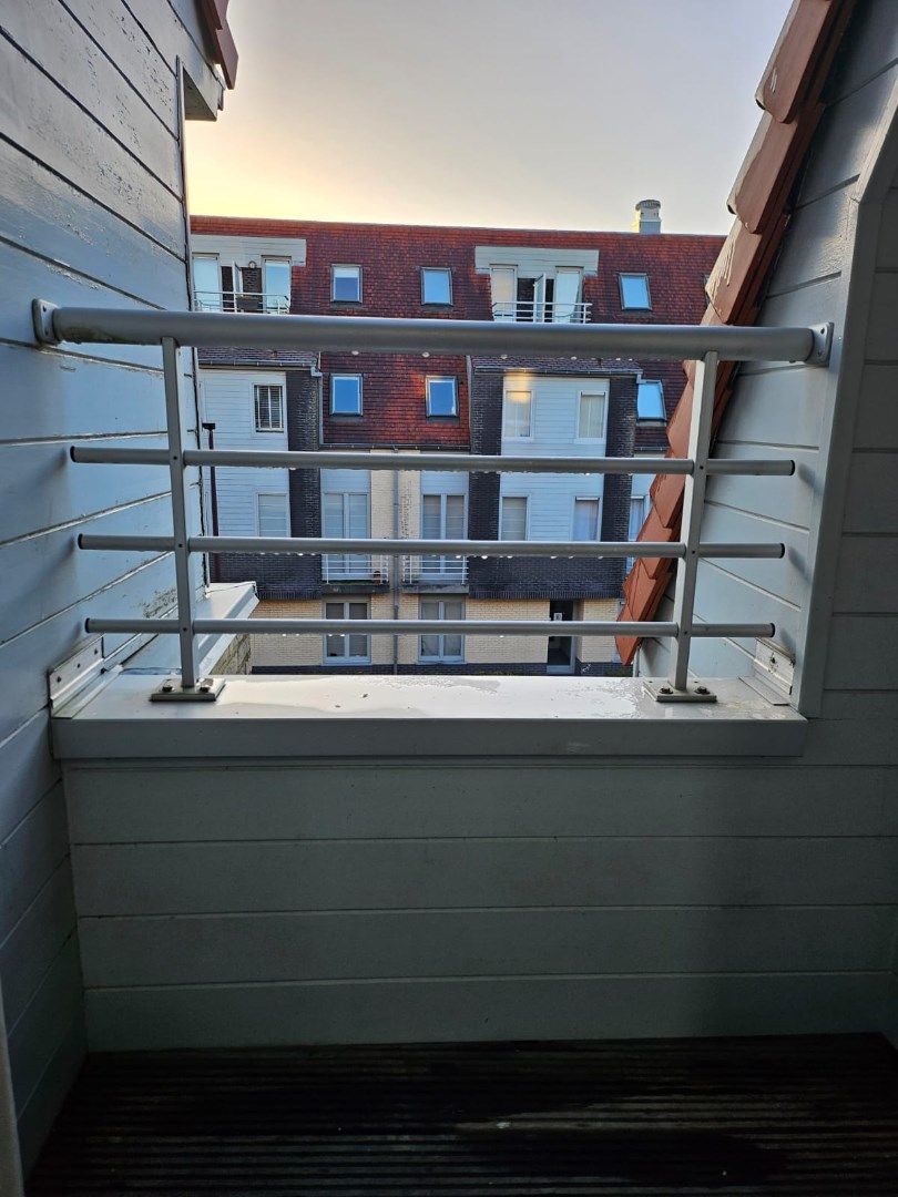 Recent, luchtig en goed gelegen duplex appartement met terrasjes nabij de zee in De Haan. foto 8
