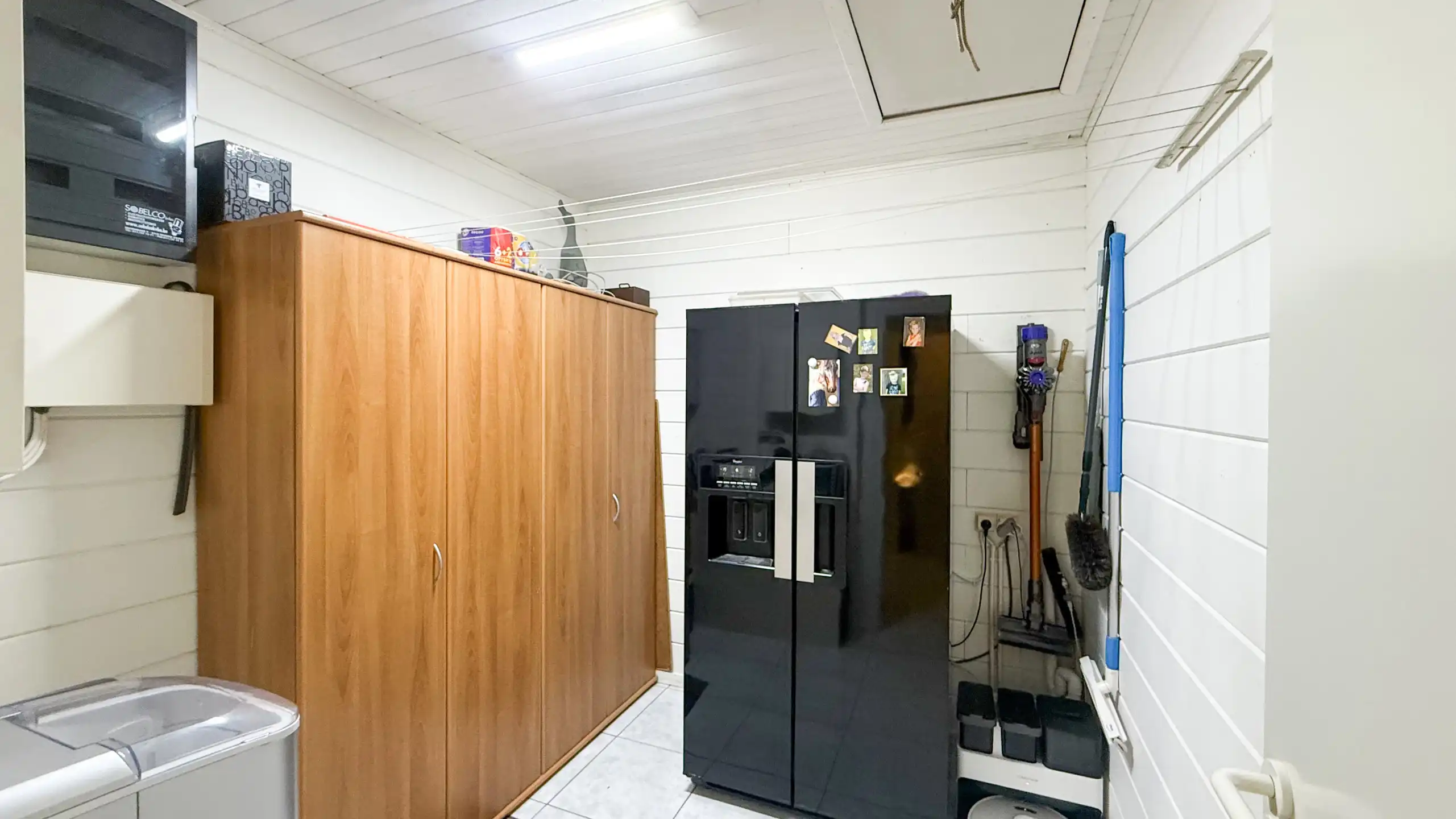 Gelijkvloerse woning met ruim magazijn en zwembad! foto 14