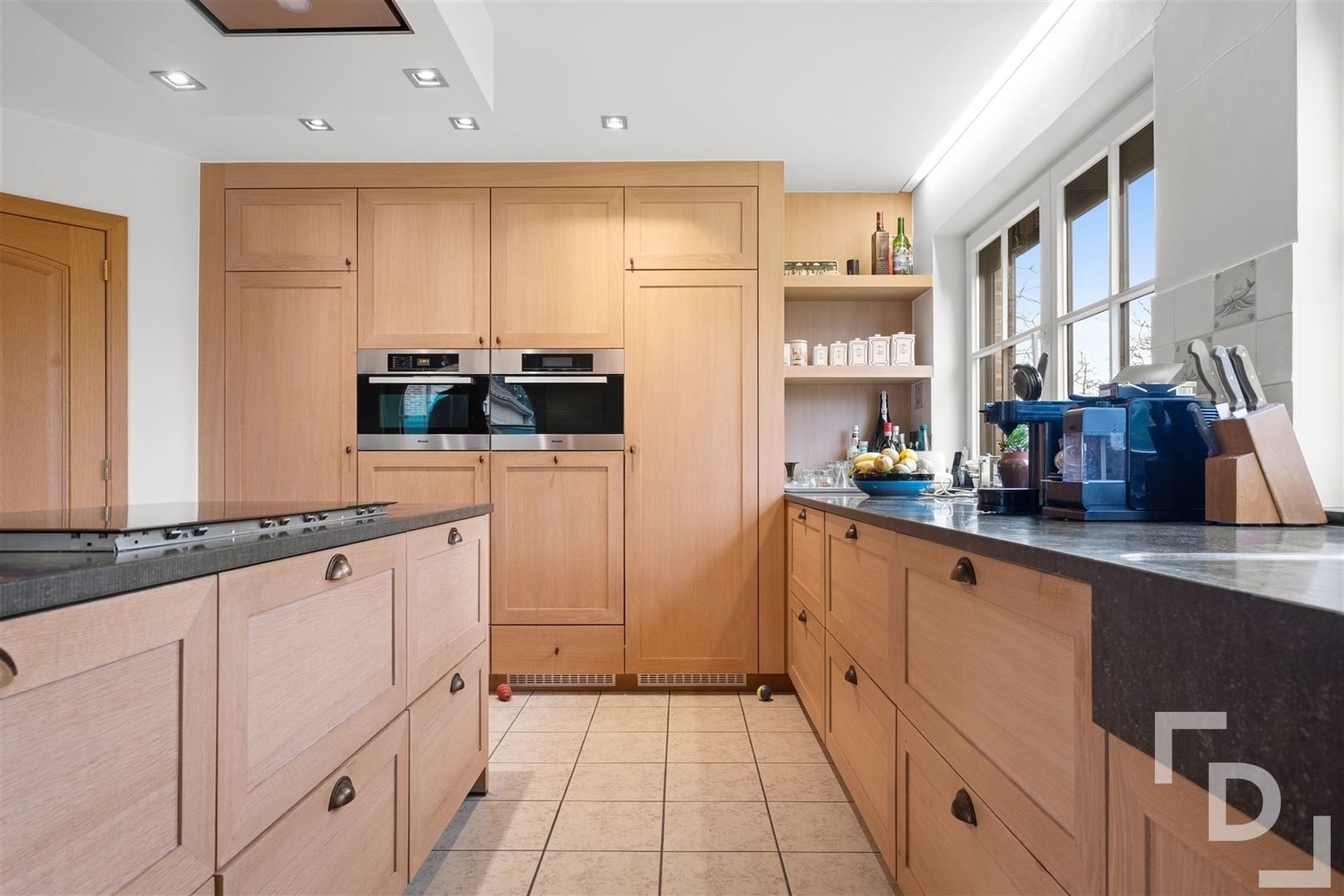 Ruime en energiezuinige villa te koop in Poperinge foto 9