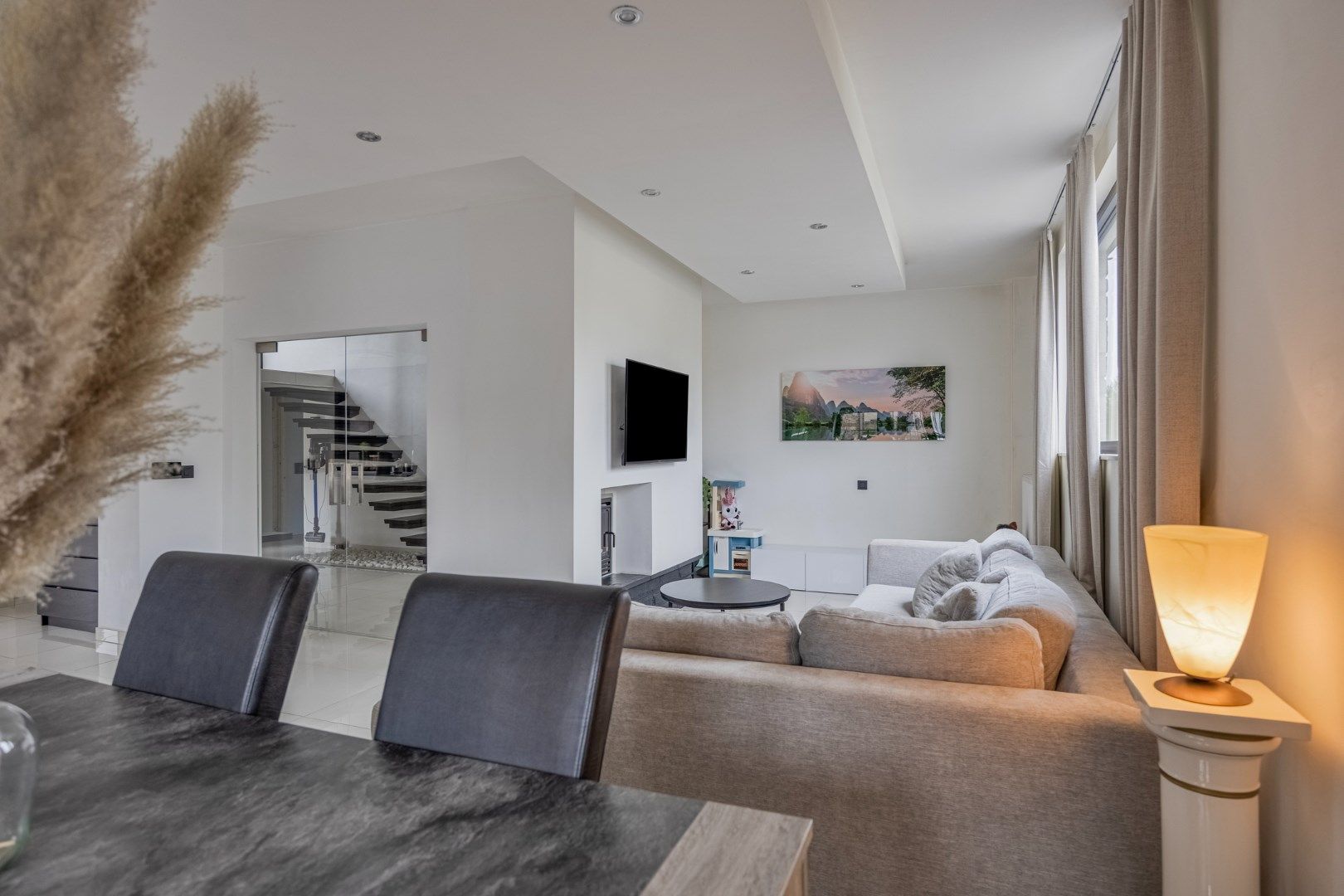 Vernieuwde woning met 319 m² woonplezier in het rustige Nerem foto 6