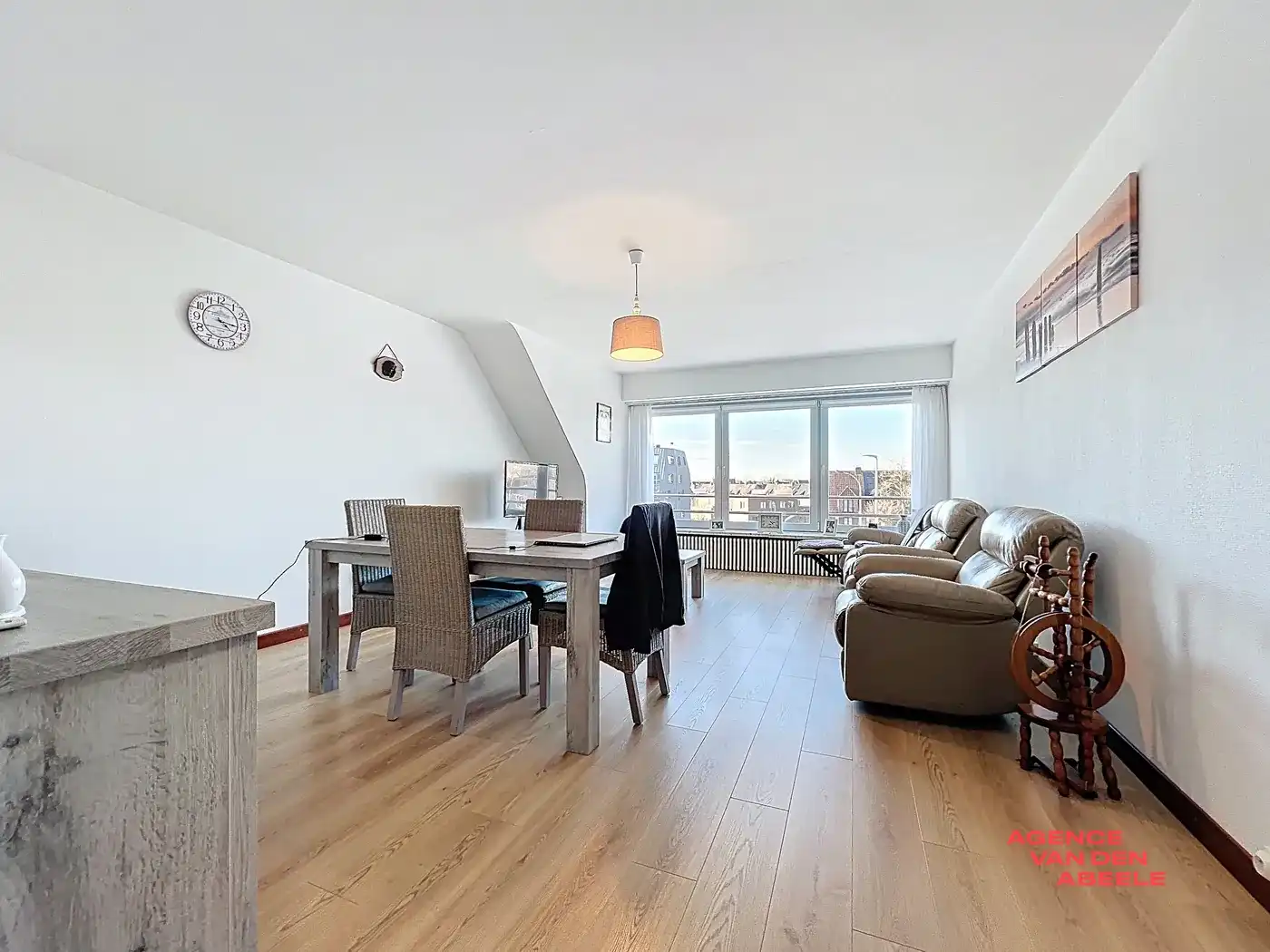 Opbrengsteigendom met 3 appartementen en 2 garages gelegen langs de Damse Vaart foto 4