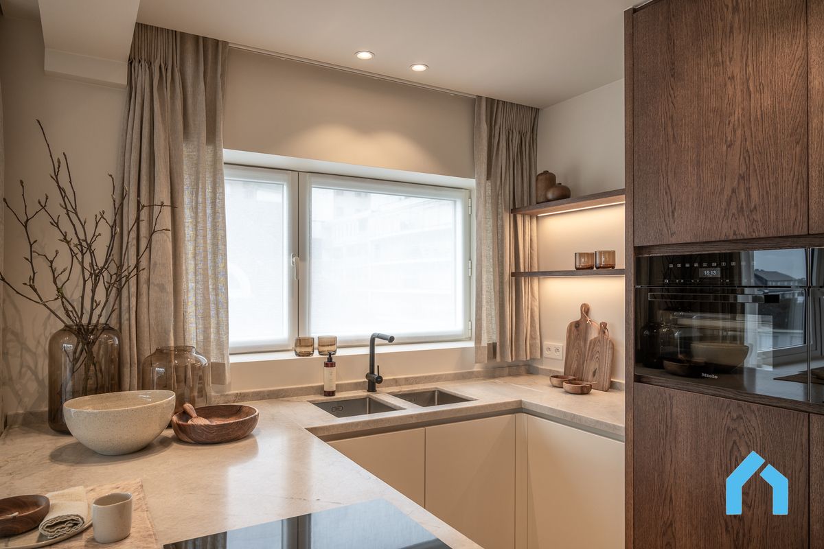 Uniek gerenoveerd hoekappartement met drieslaapkamers en open zicht over de charmante villa's van Duinbergen foto 6