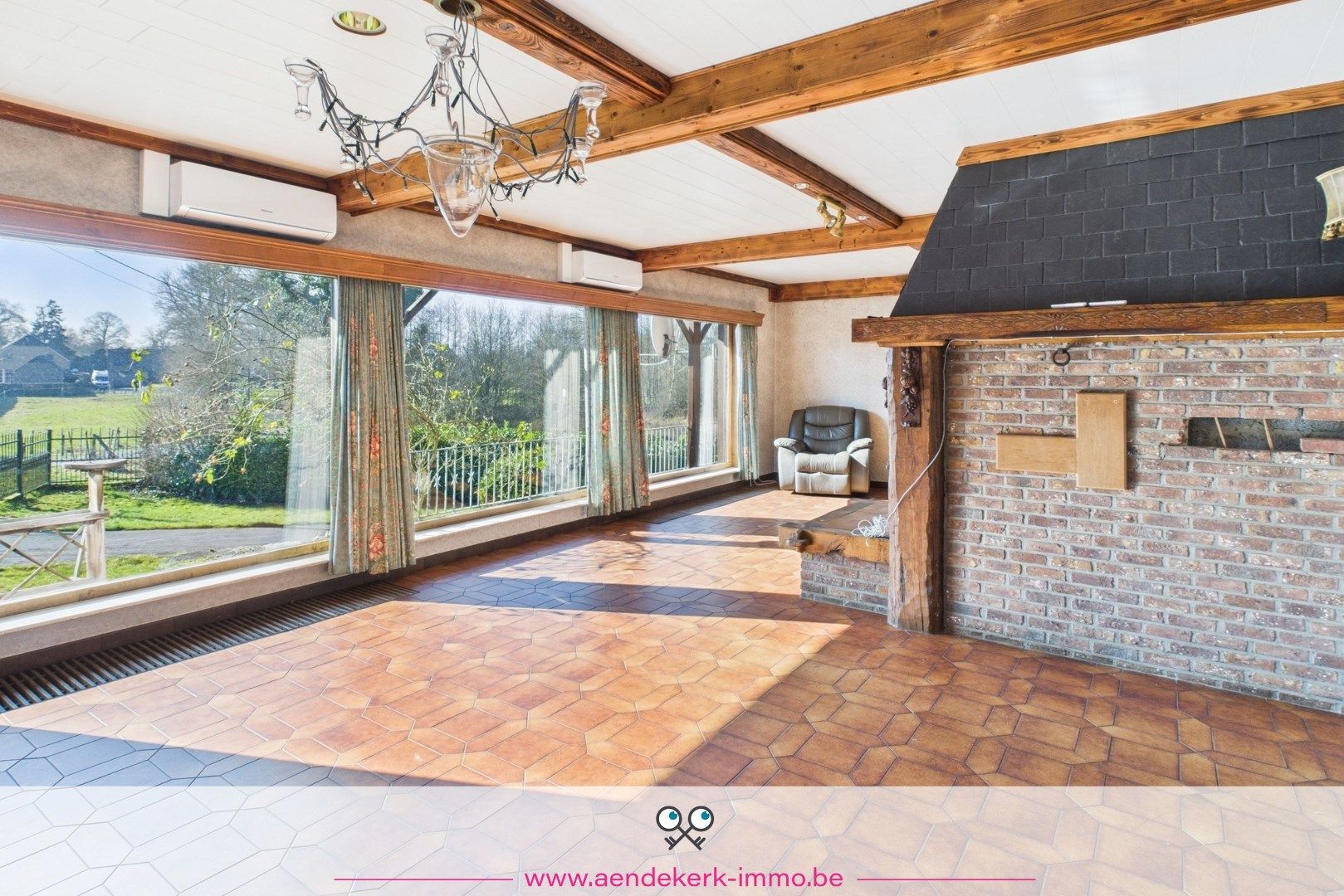 Ruime, te renoveren, woning met loods/stal in As foto 5