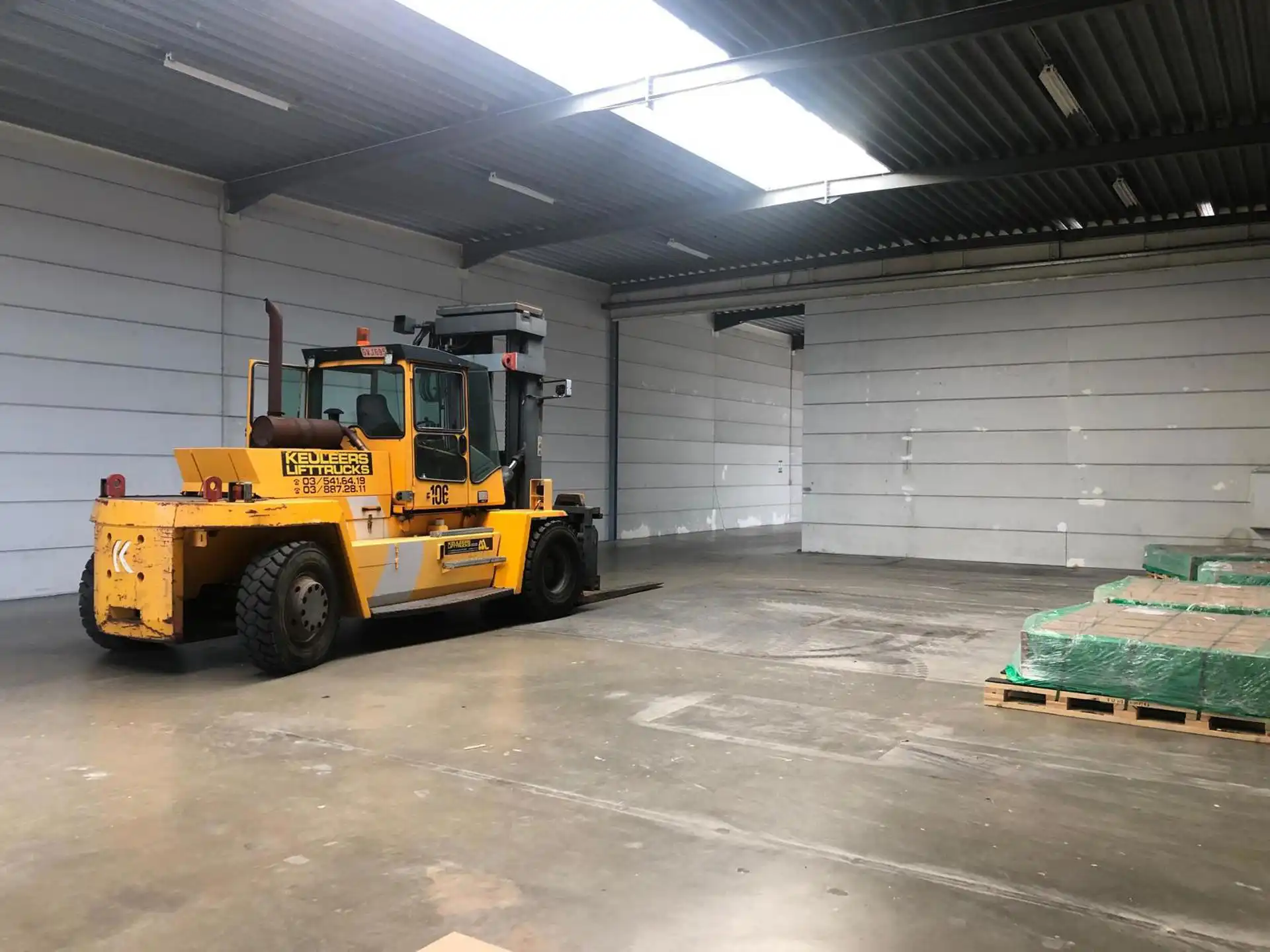 Magzijn met kantoor te Mechelen-Zuid foto 2