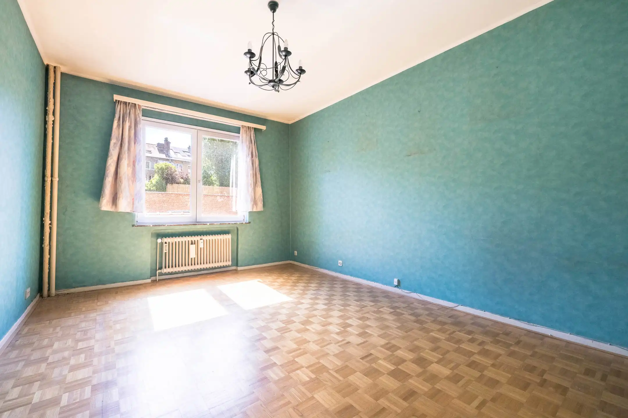 Appartement met 2 slaapkamers en terras – Te renoveren foto 11