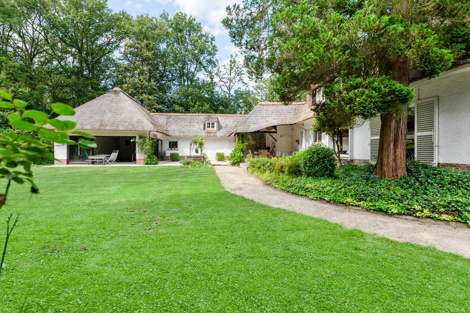 Romantische villa met grote tuin en veel privacy in Schoten foto 17