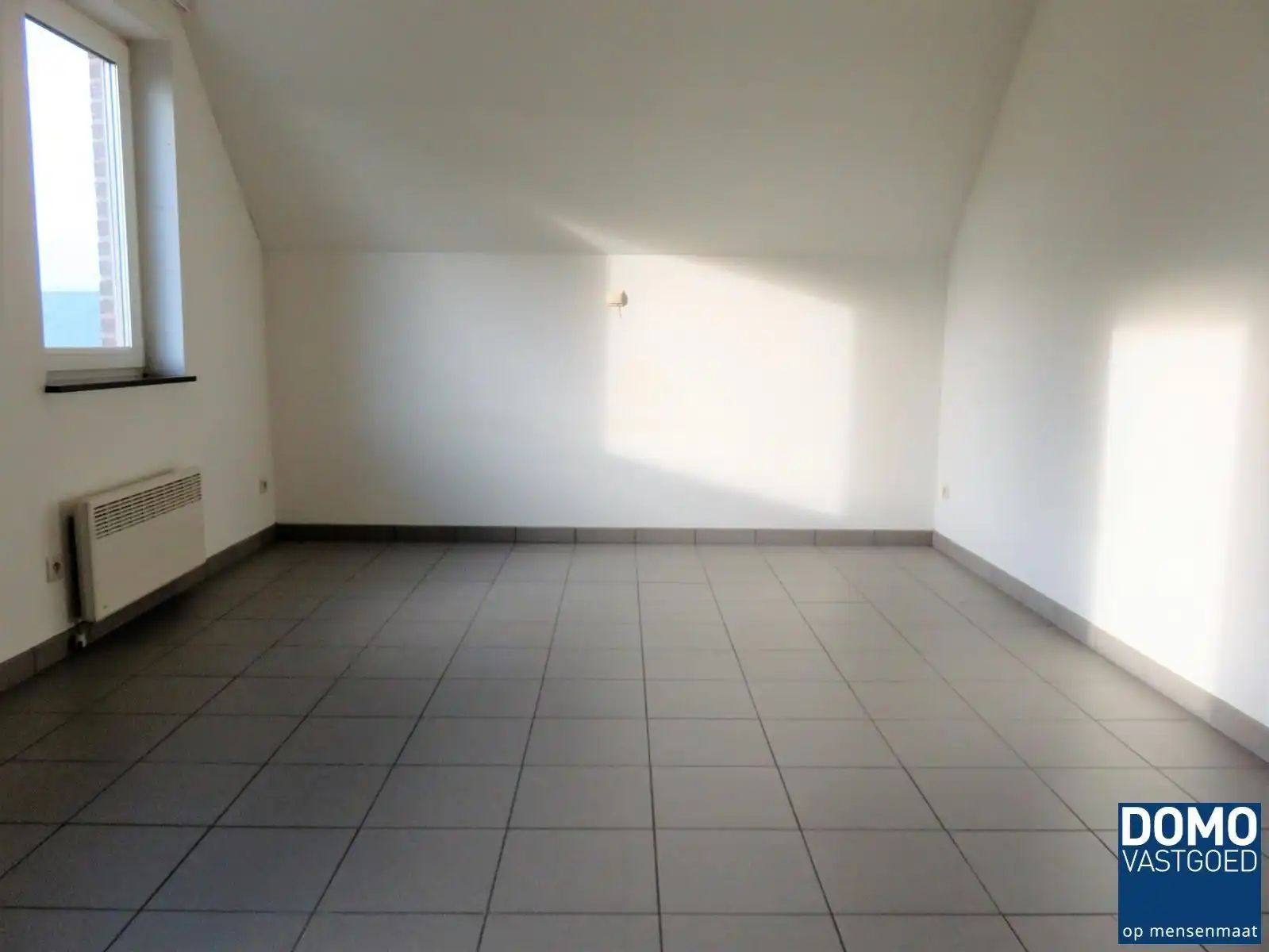 Ruim duplexappartement met 2 slaapkamers op een centrale ligging in Diepenbeek. foto 6