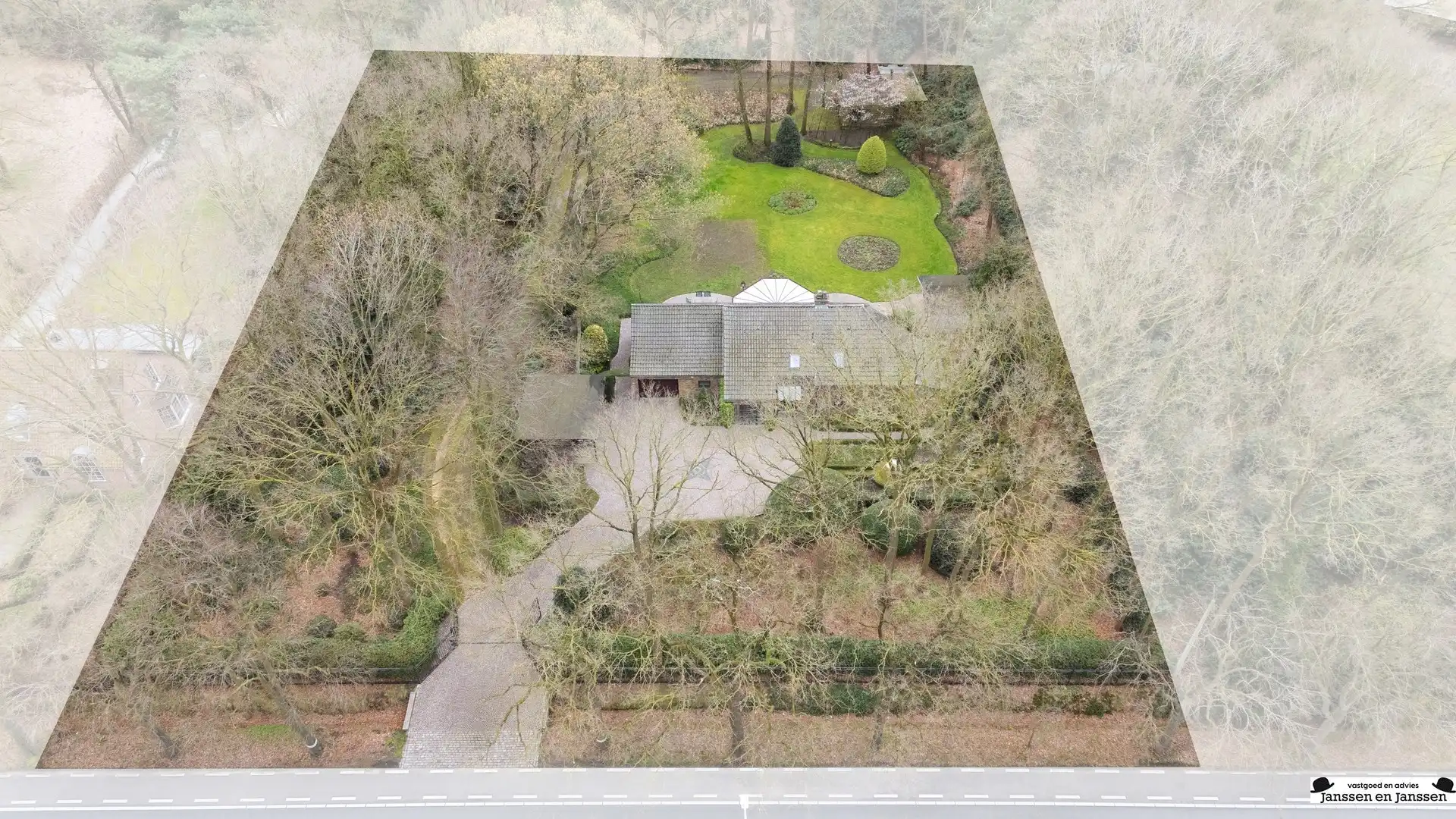 Karaktervolle villa op aan de Bredabaan te Gooreind  foto 35