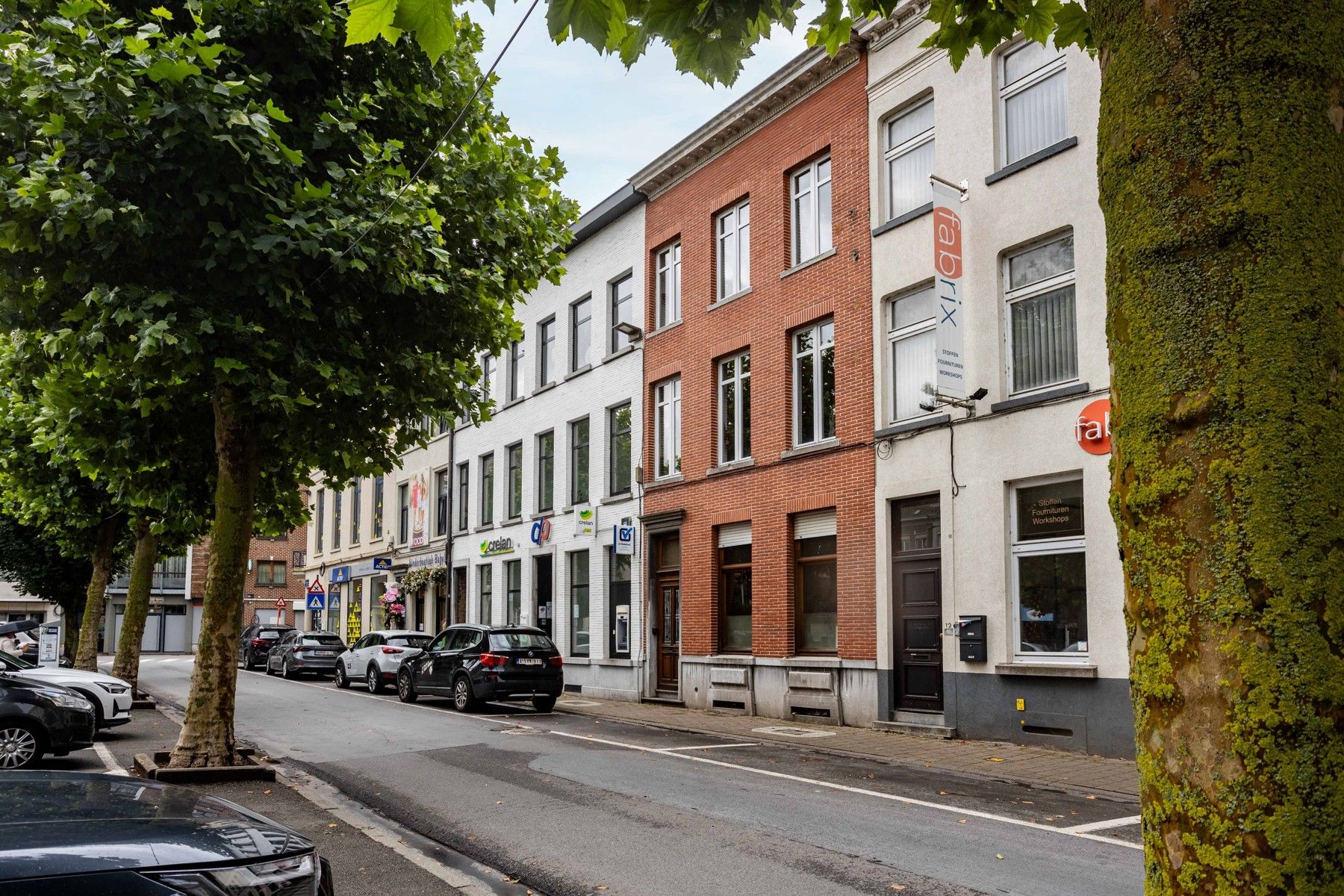 Karaktervolle herenwoning aan Stationsplein – Geraardsbergen foto {{pictureIndex}}