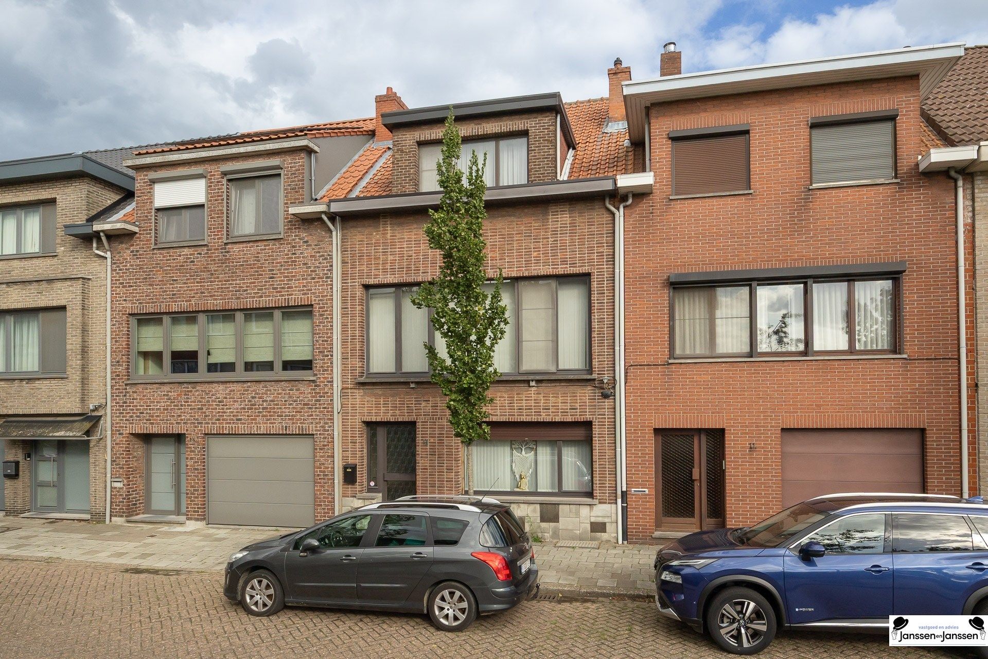 Ruime woning met 4 slaapkamers in een gezellige wijk in Merksem! foto 2